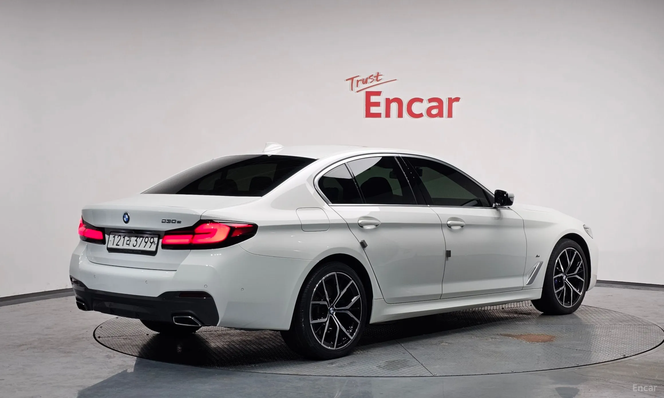 BMW 5 Series (G30) превью 2