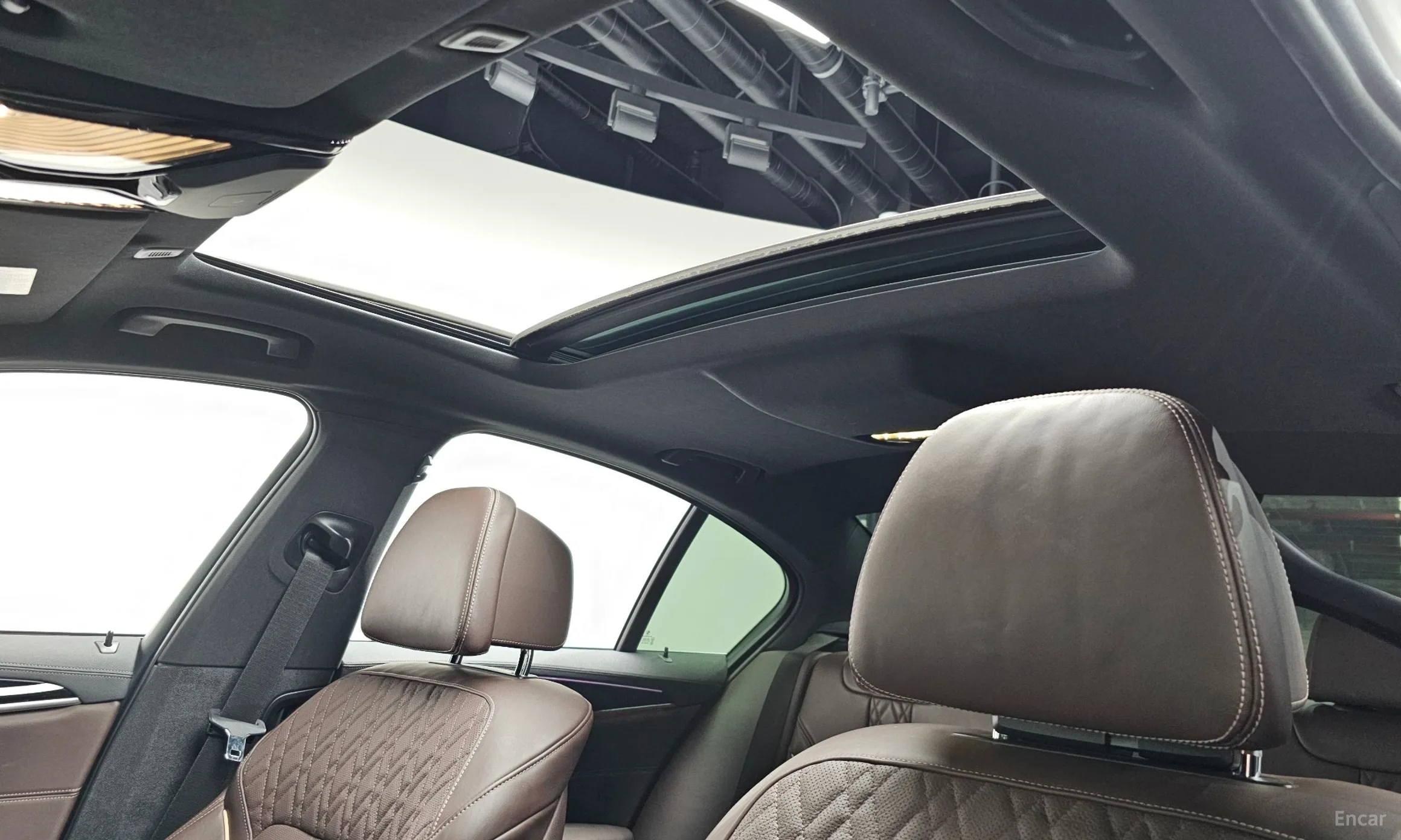 BMW 5 Series (G30) превью 18