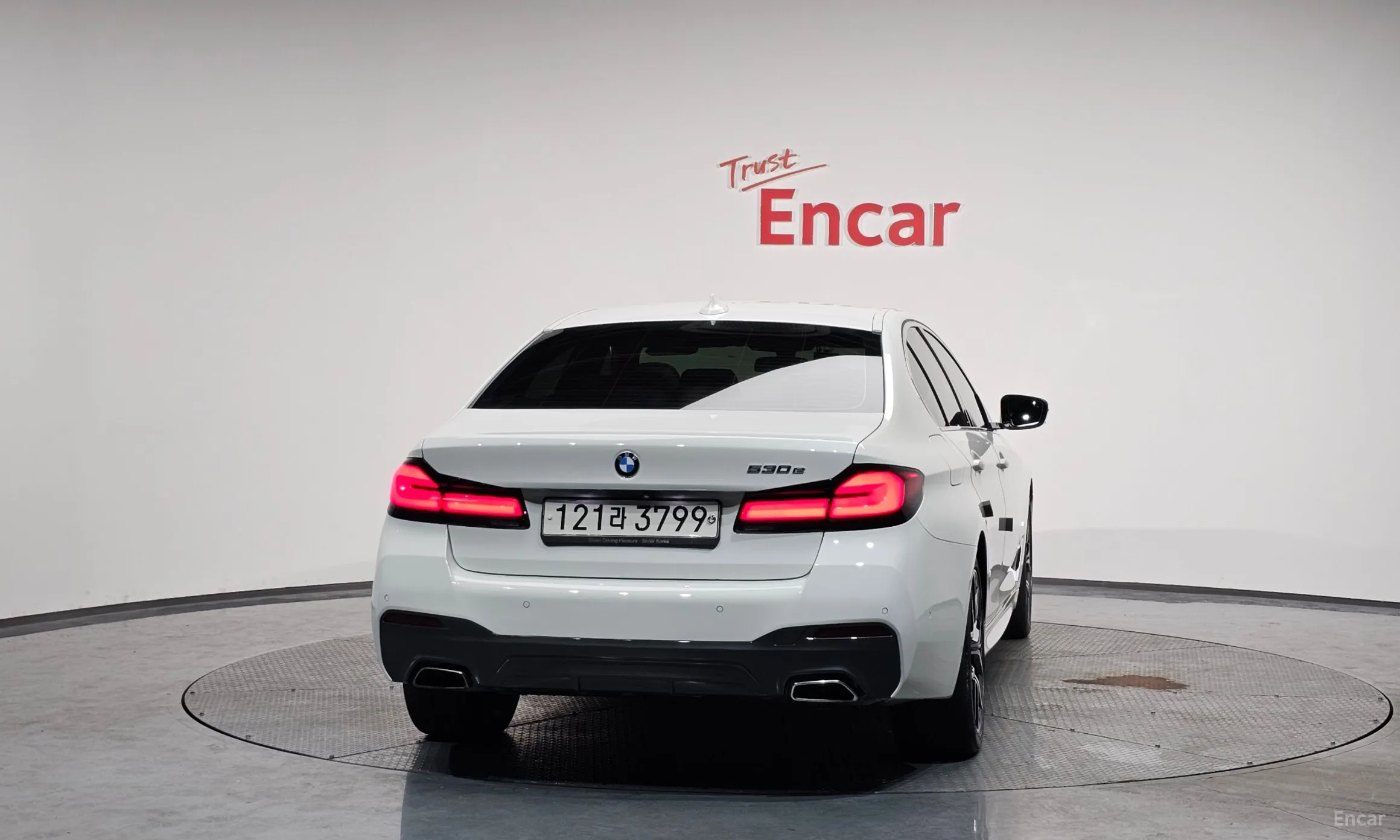 BMW 5 Series (G30) превью 4