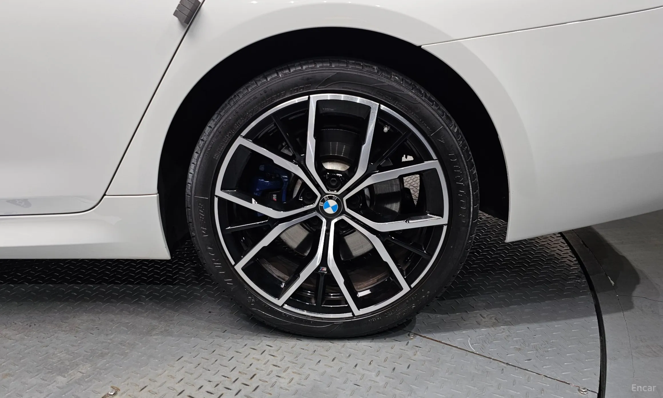 BMW 5 Series (G30) превью 5
