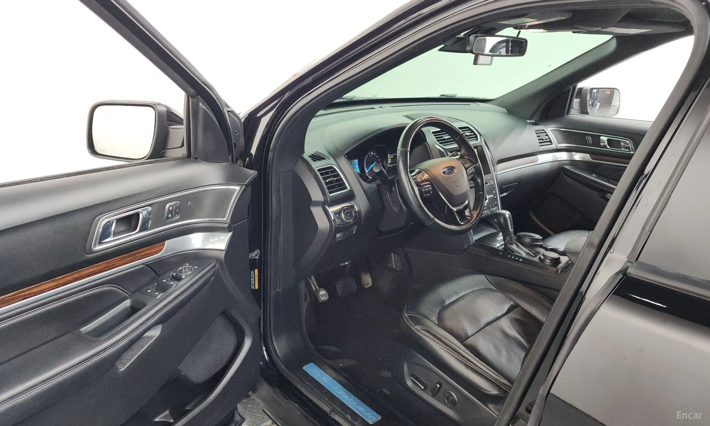Ford Explorer превью 10