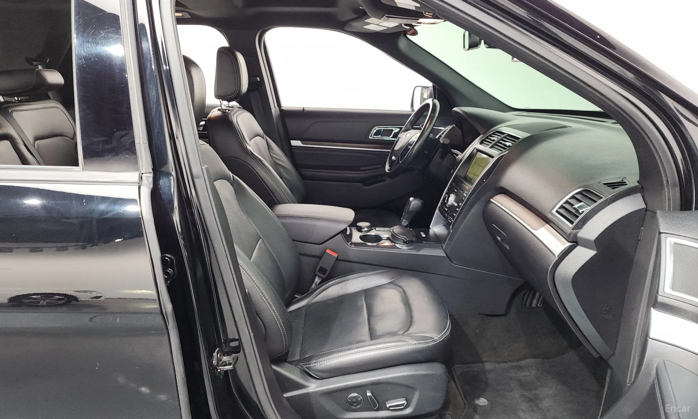 Ford Explorer превью 11