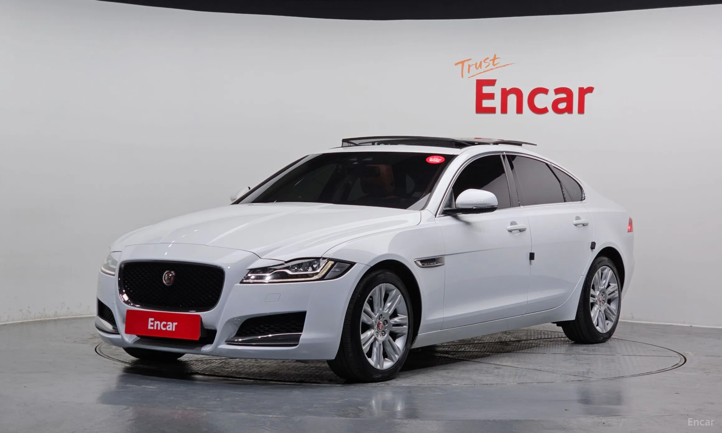 Jaguar XF (x260)