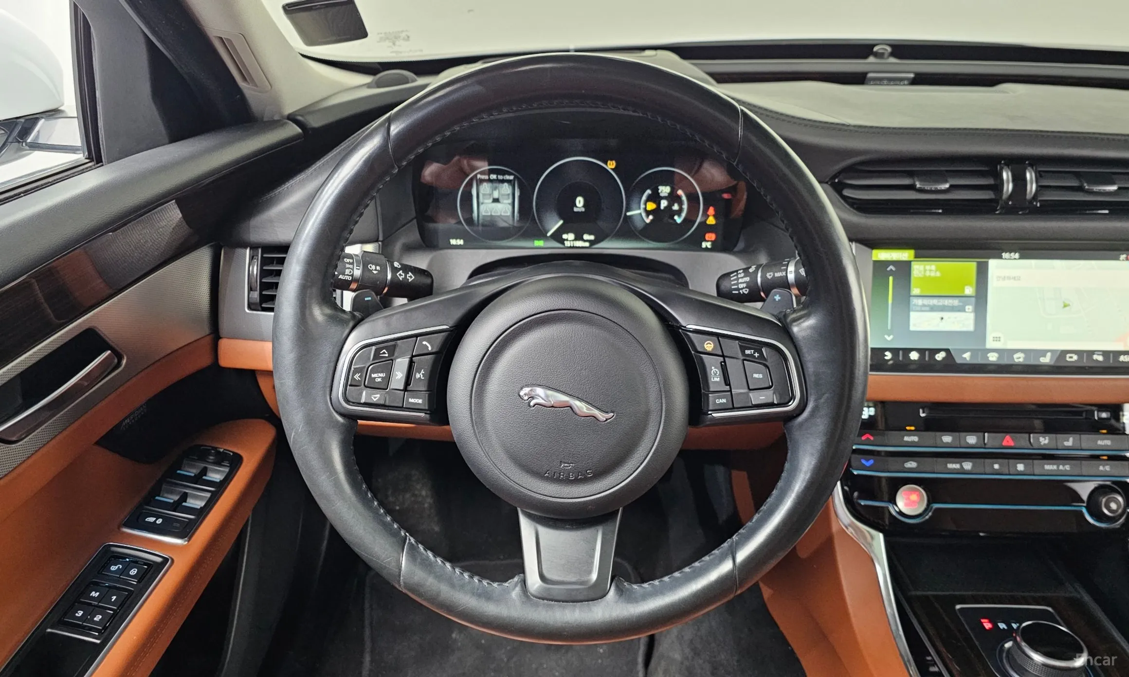 Jaguar XF (x260) превью 13