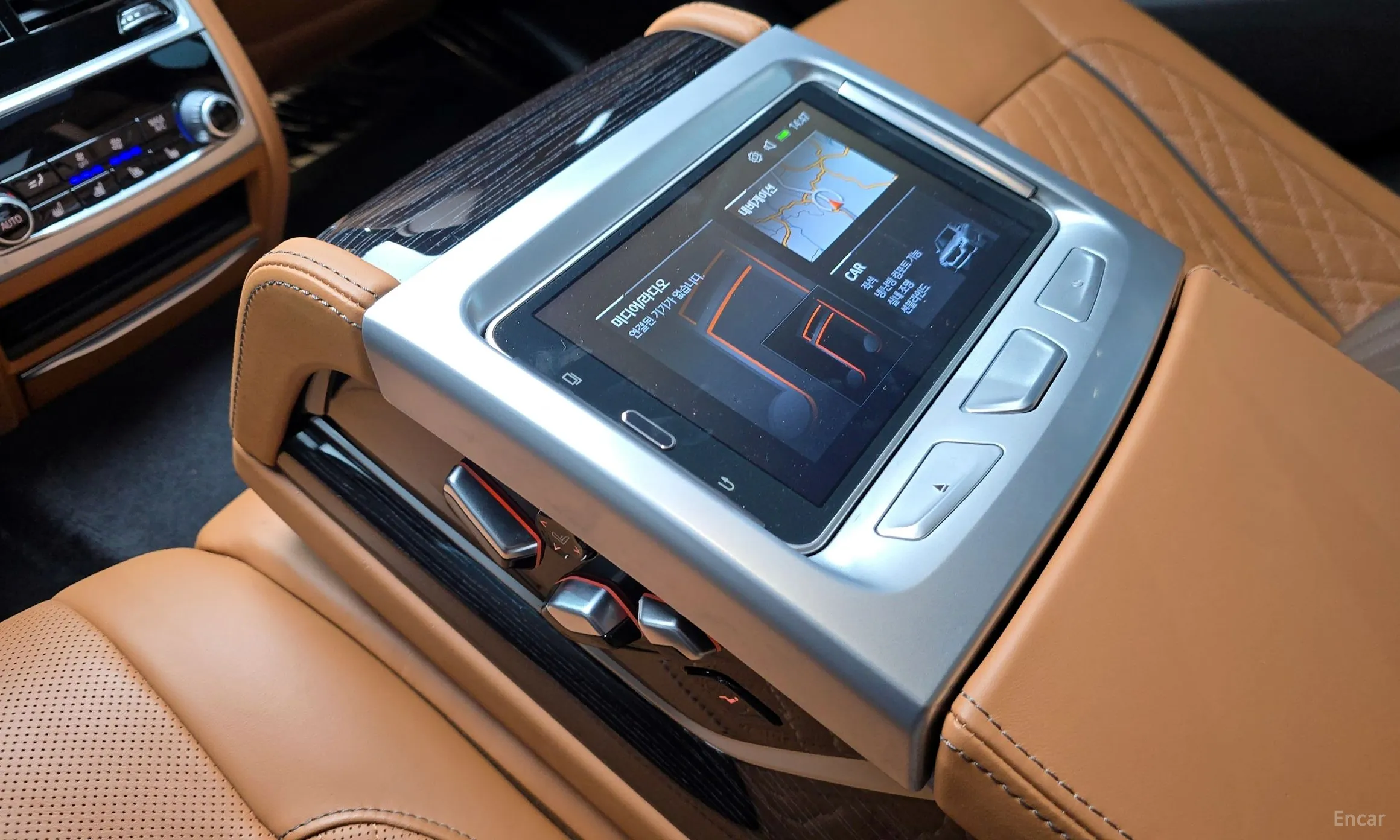 BMW 7 Series (G11) превью 18