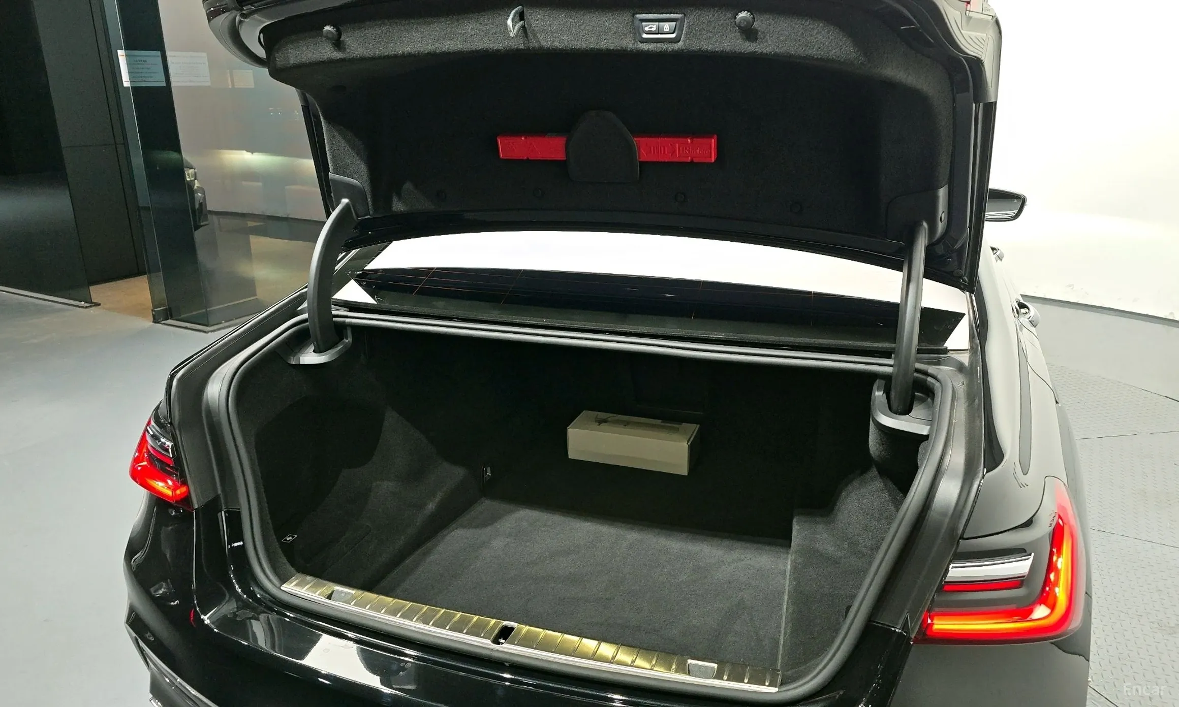 BMW 7 Series (G11) превью 20