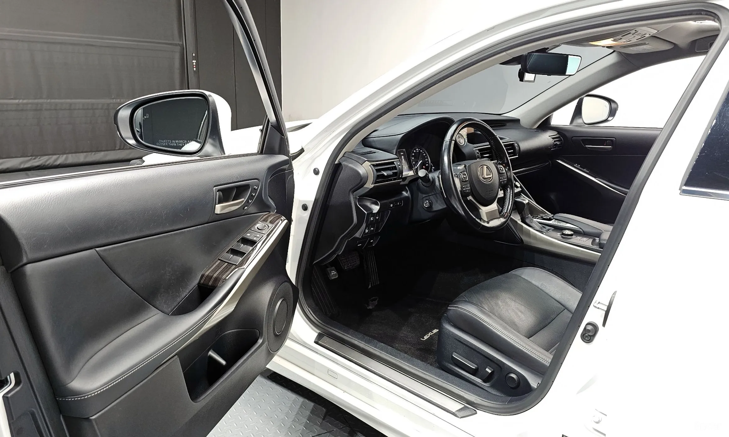 Lexus New IS300 превью 11