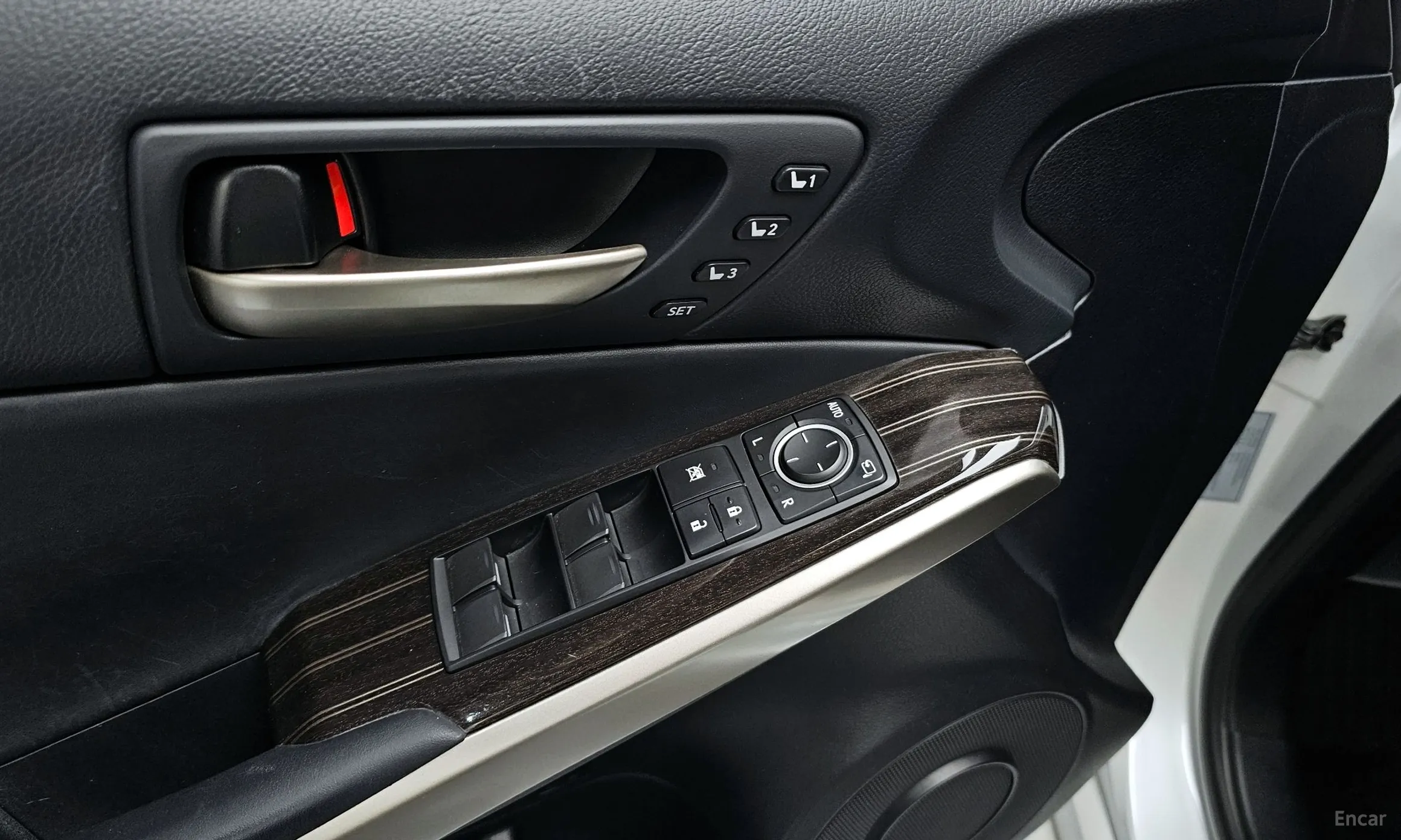 Lexus New IS300 превью 18