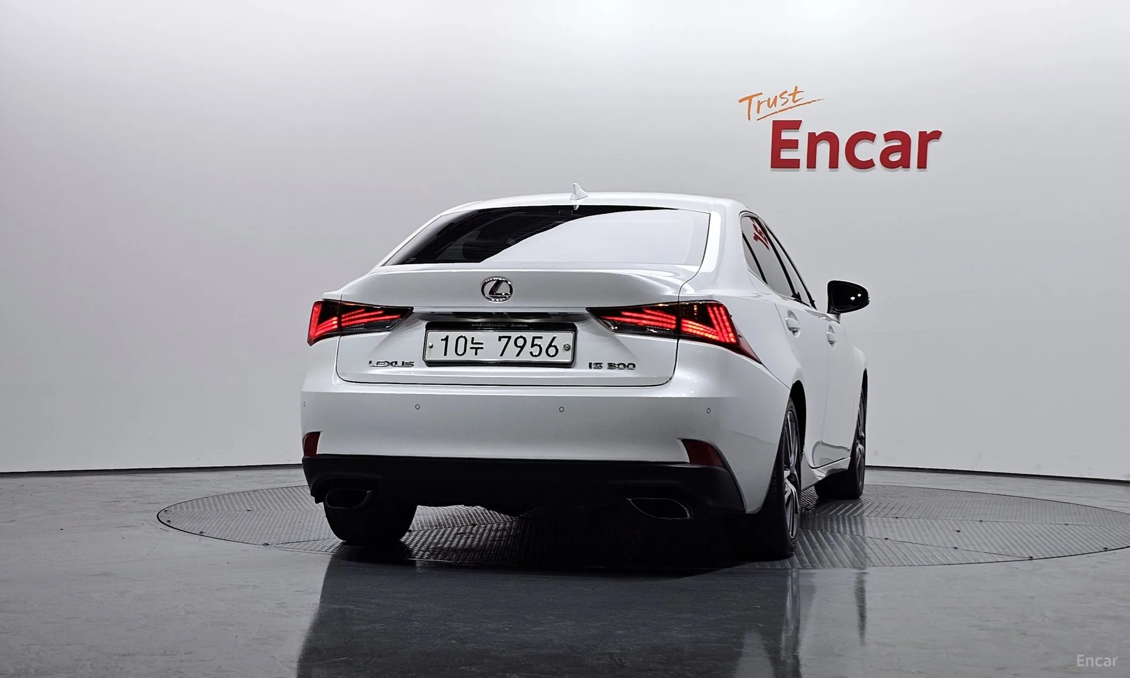 Lexus New IS300 превью 4
