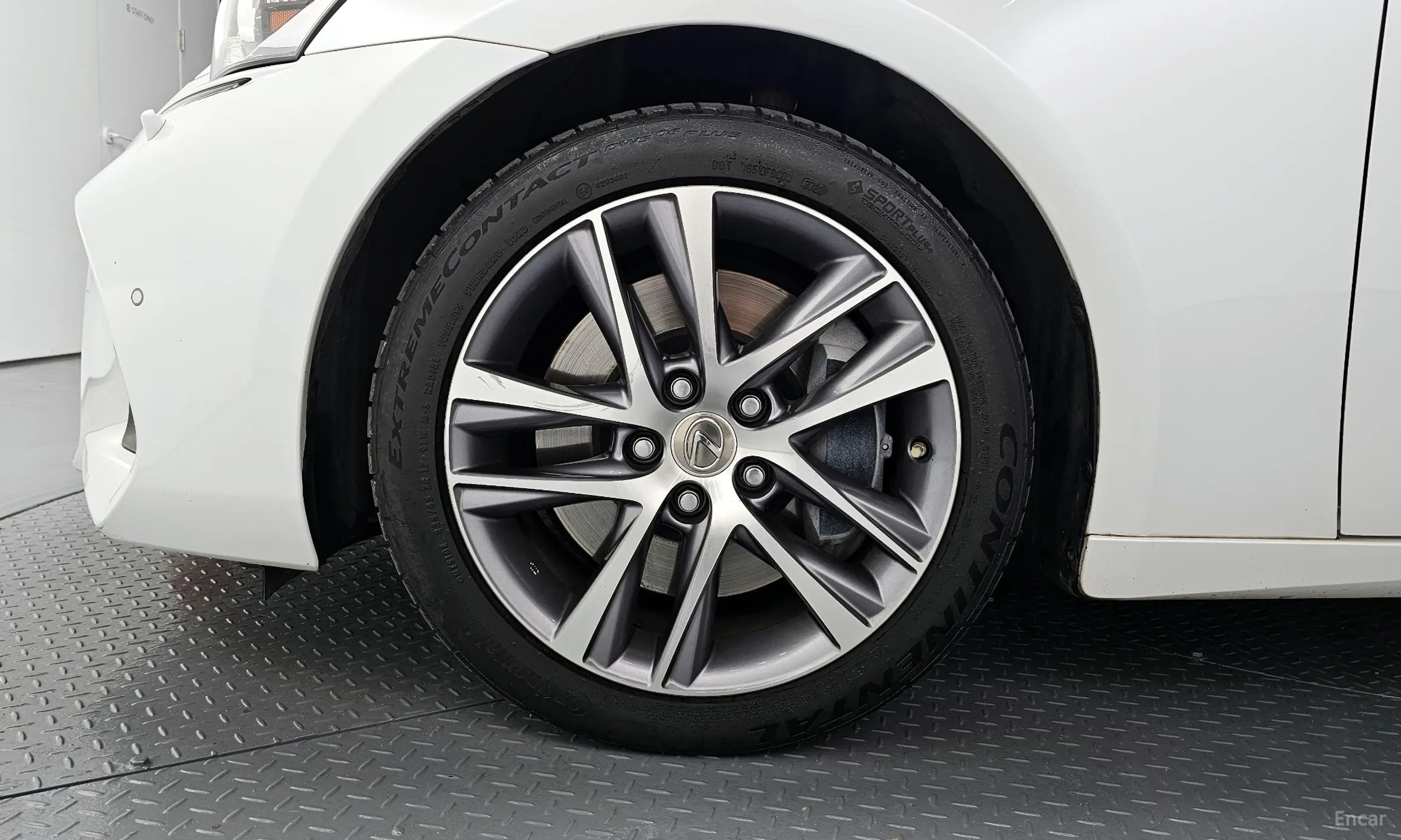 Lexus New IS300 превью 5