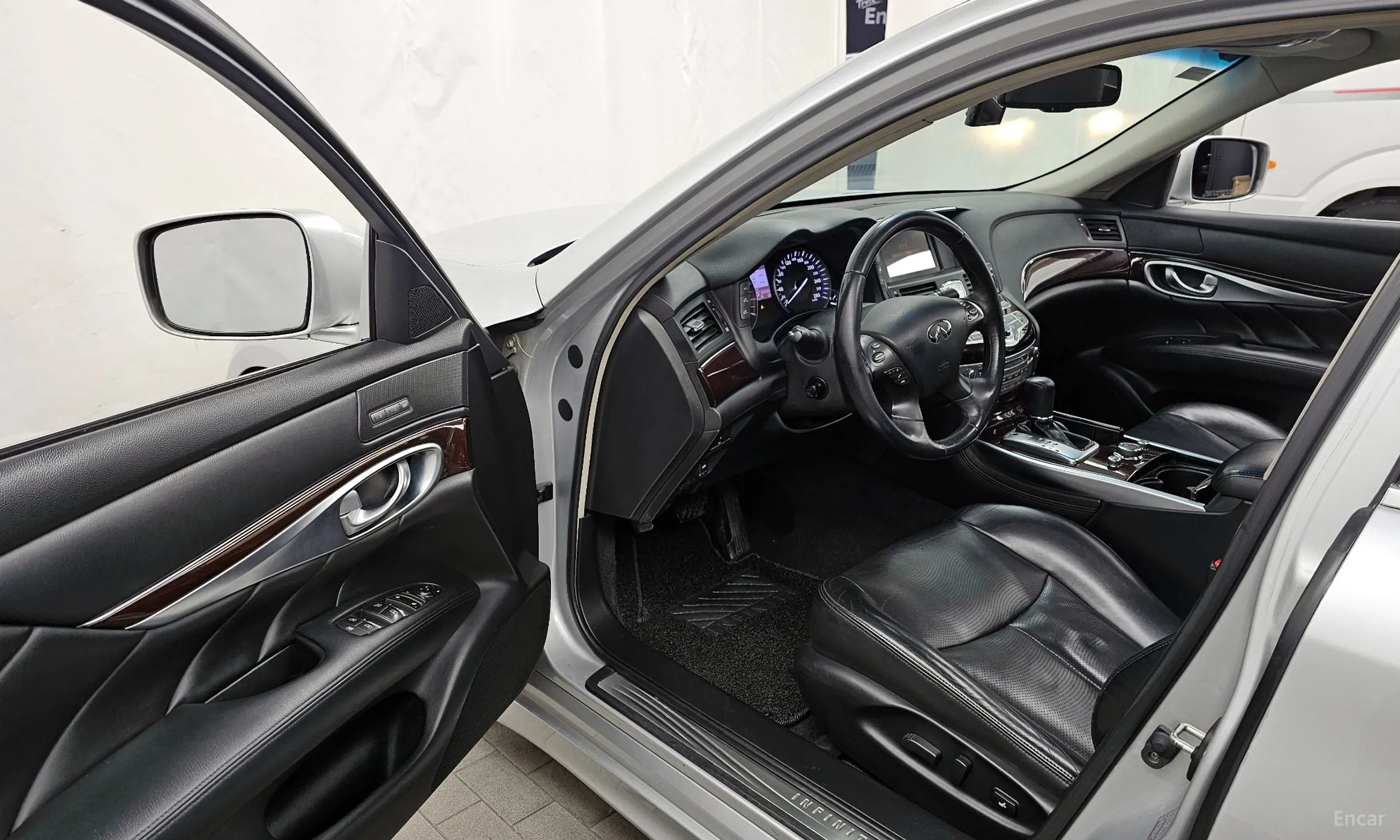 Infiniti M37 превью 10