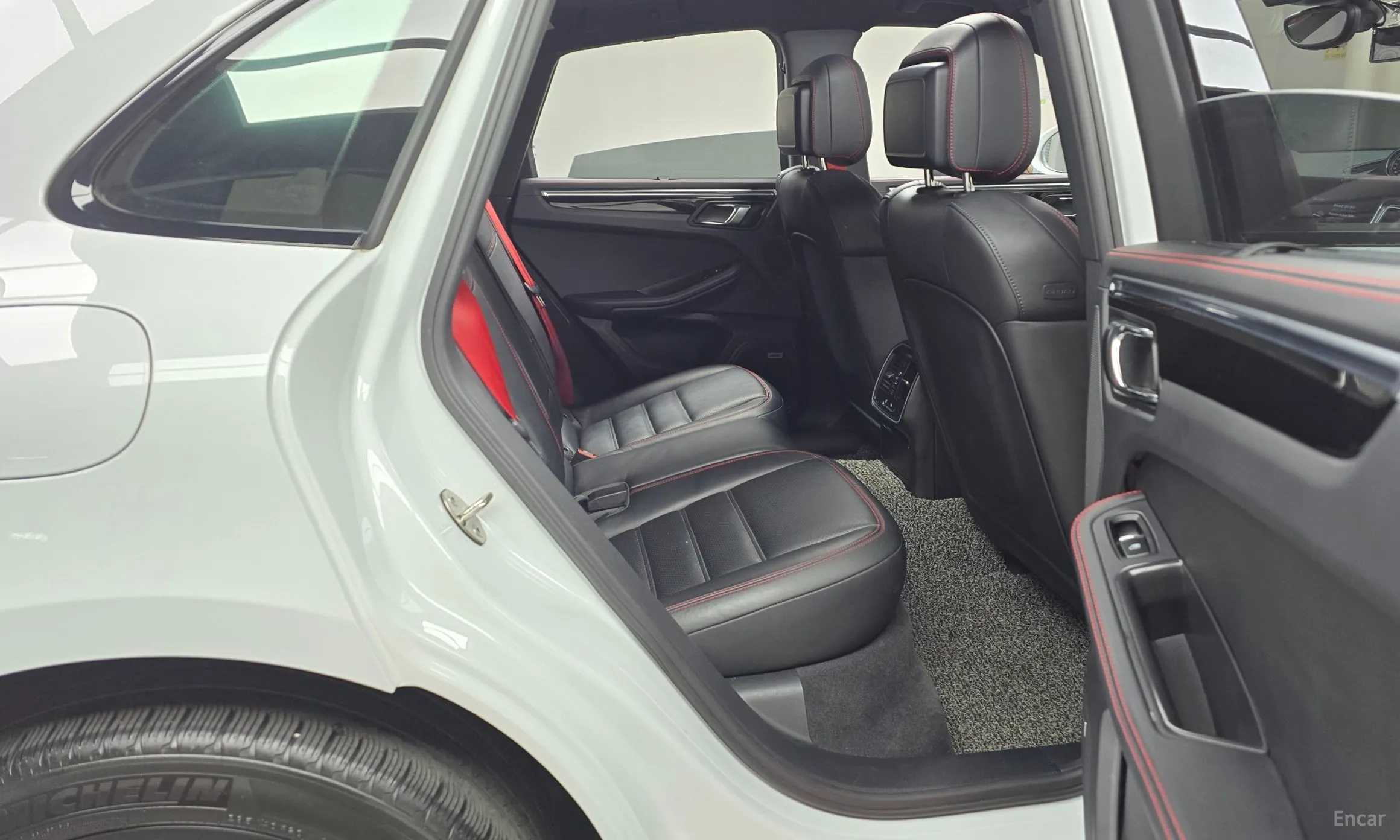 Porsche Macan превью 12