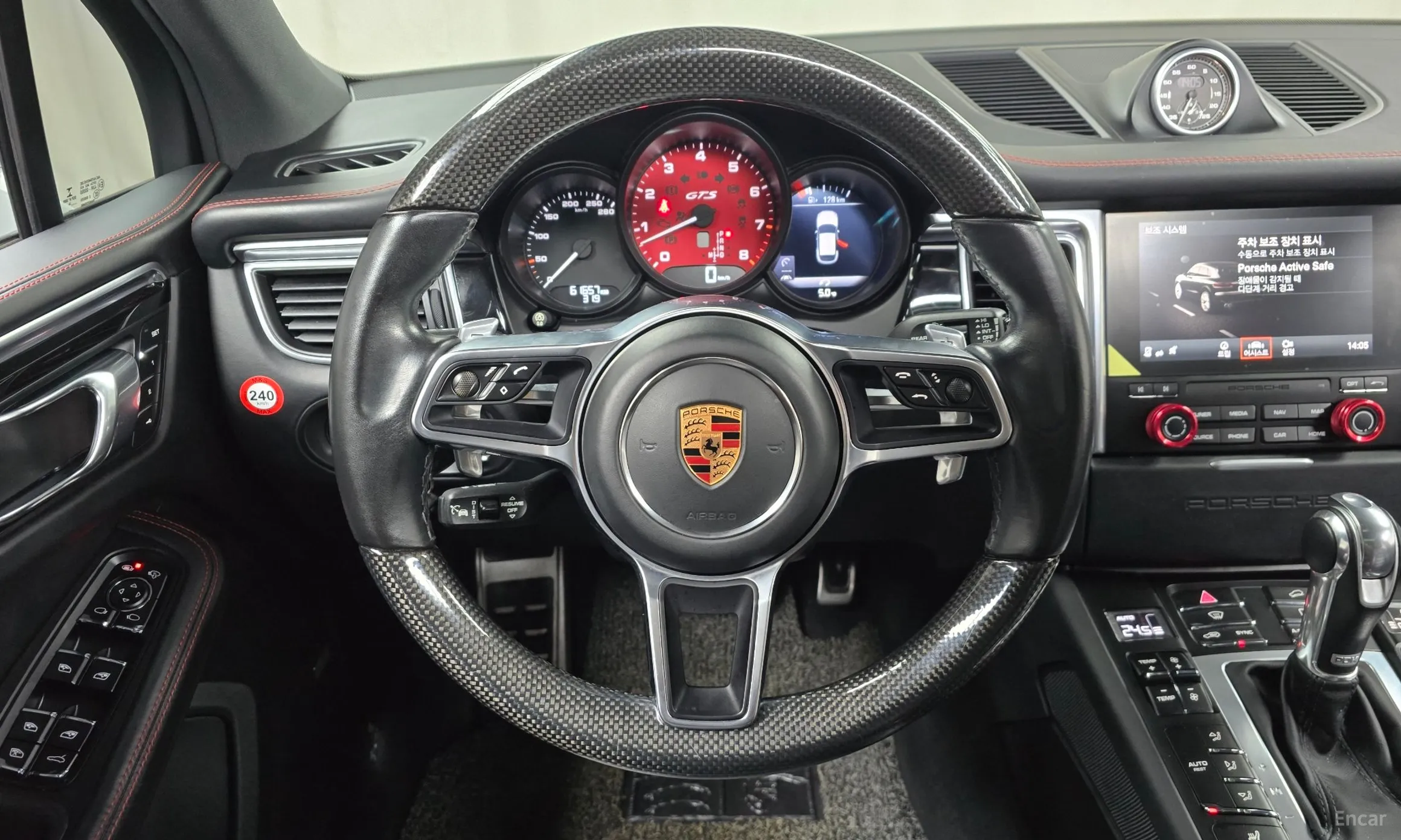 Porsche Macan превью 13