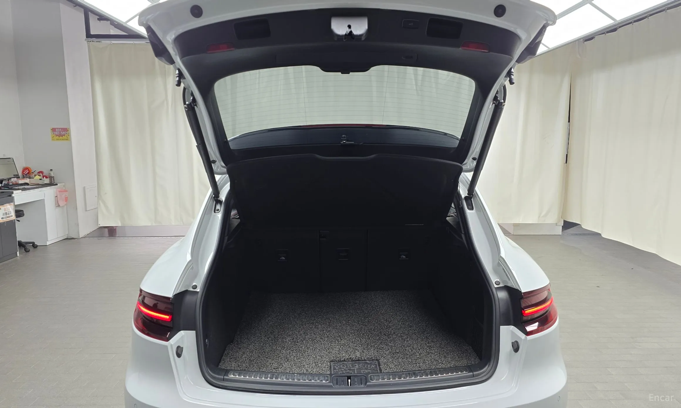 Porsche Macan превью 20