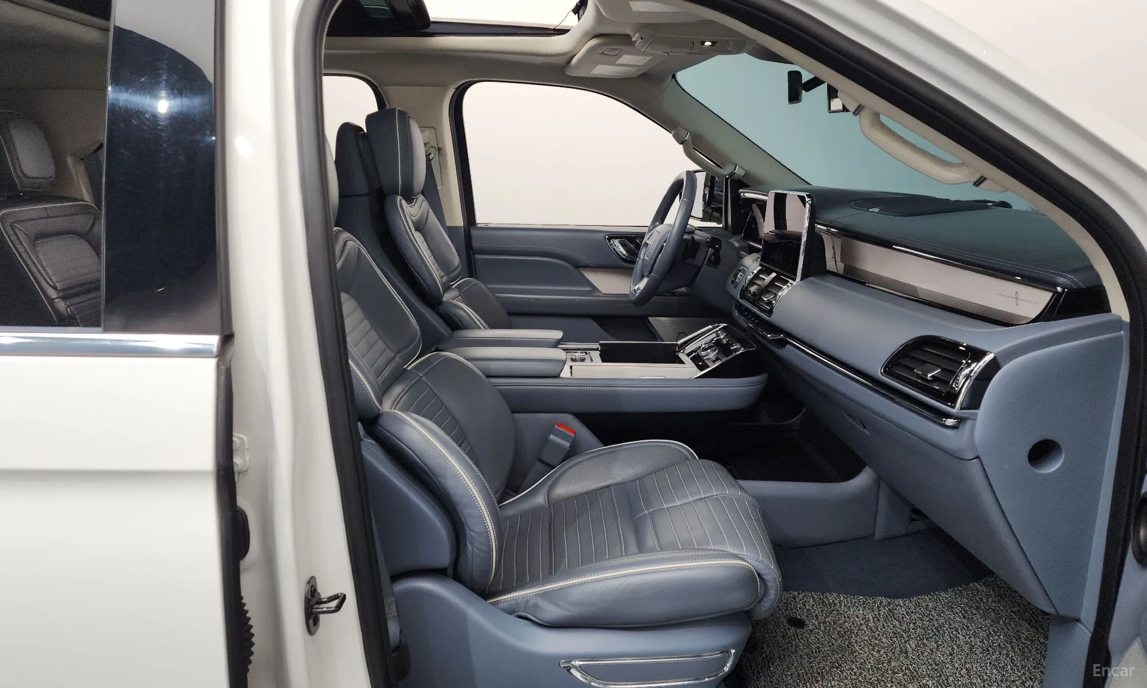 Lincoln Navigator 4th generation превью 11