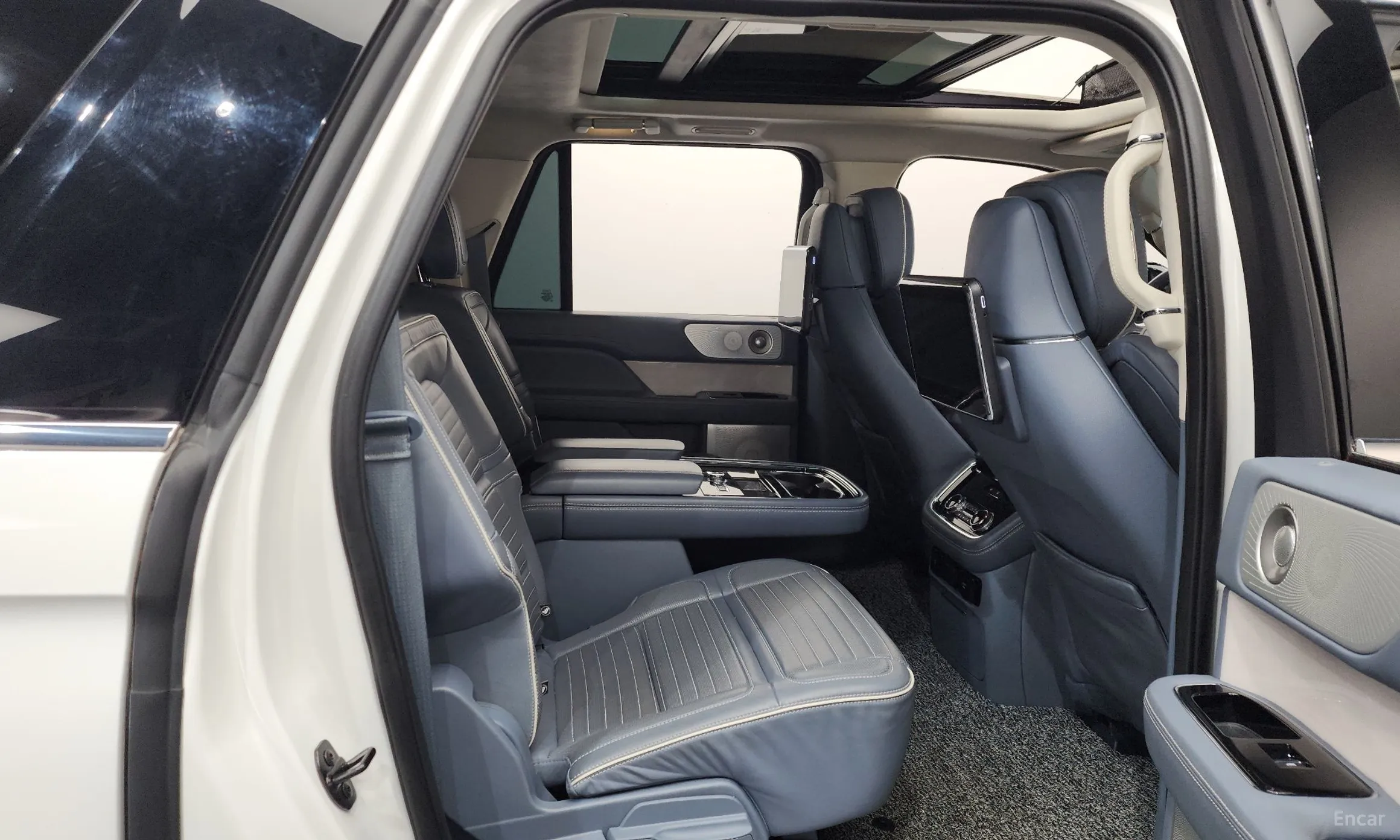 Lincoln Navigator 4th generation превью 12