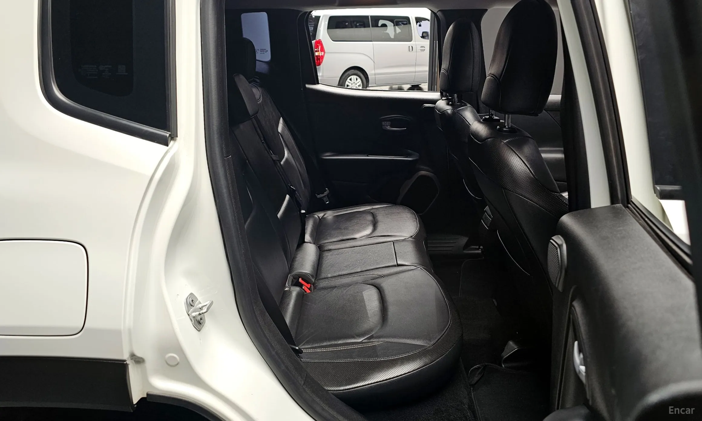 Jeep Renegade превью 11