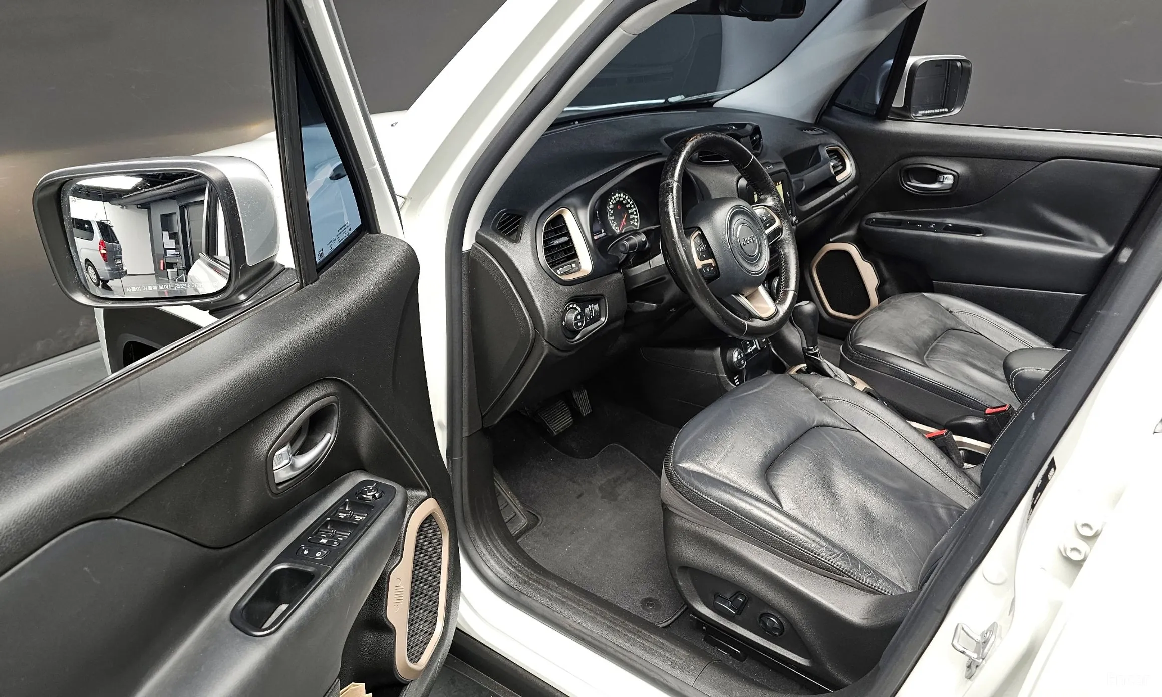 Jeep Renegade превью 12