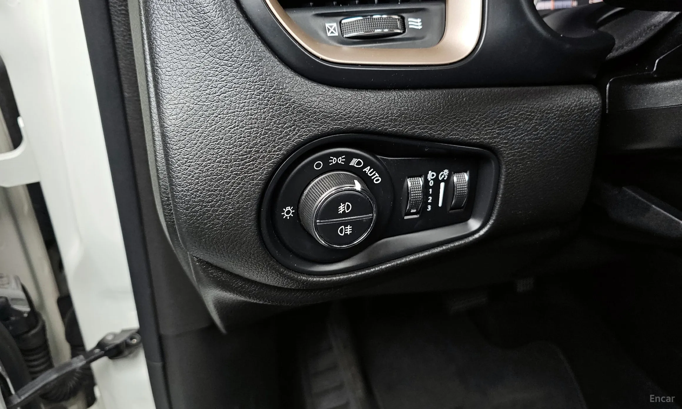 Jeep Renegade превью 17