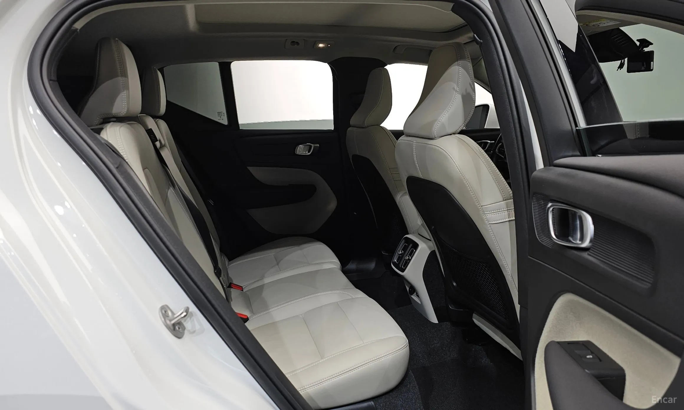 Volvo XC40 превью 12