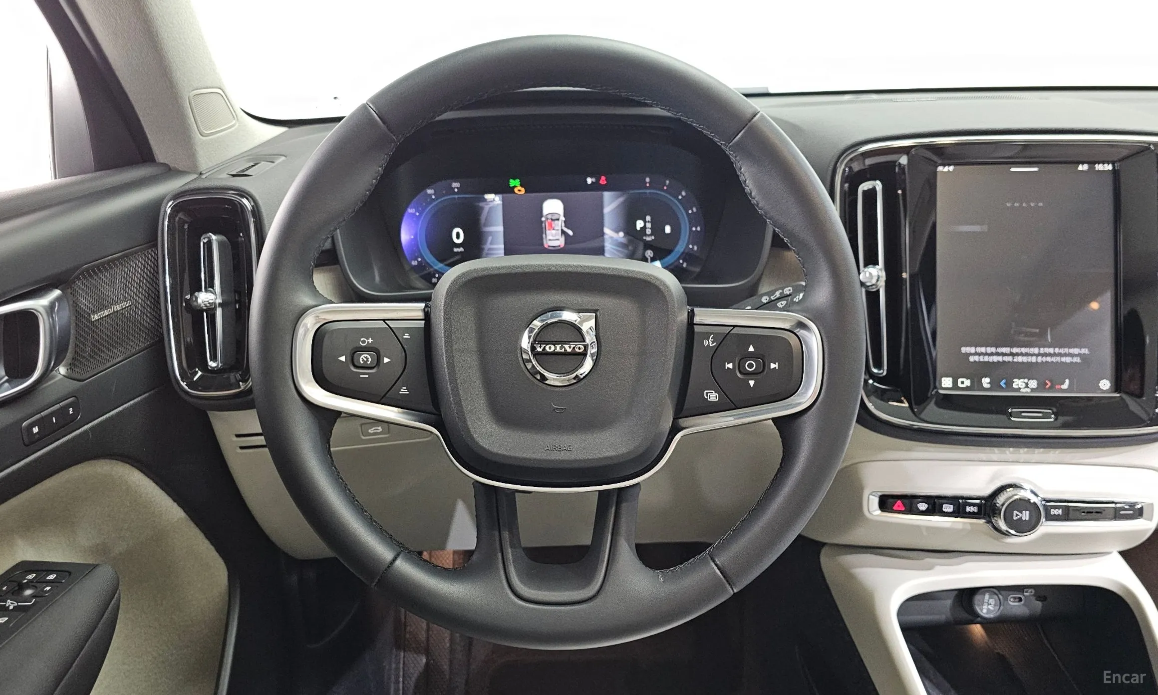Volvo XC40 превью 13