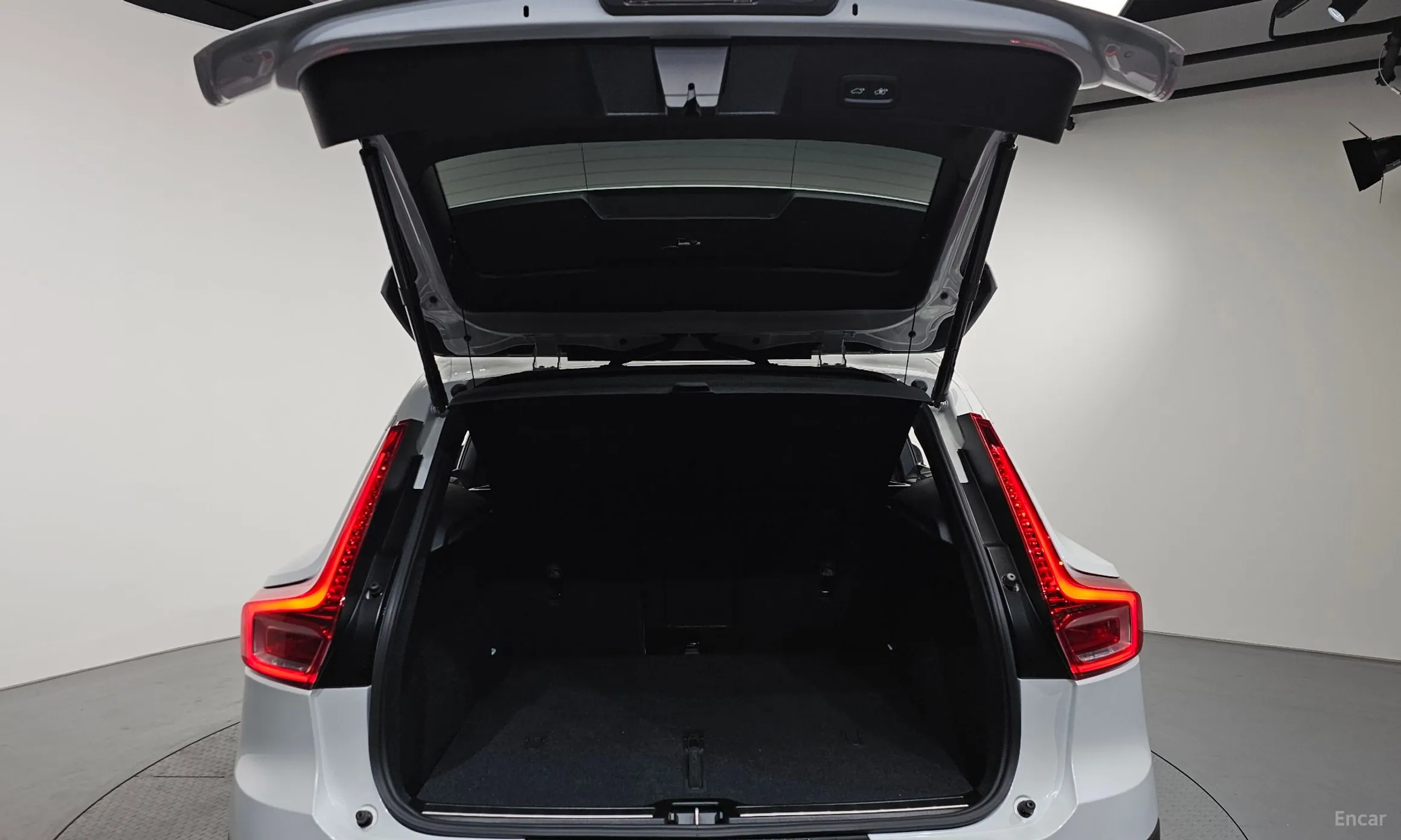 Volvo XC40 превью 20