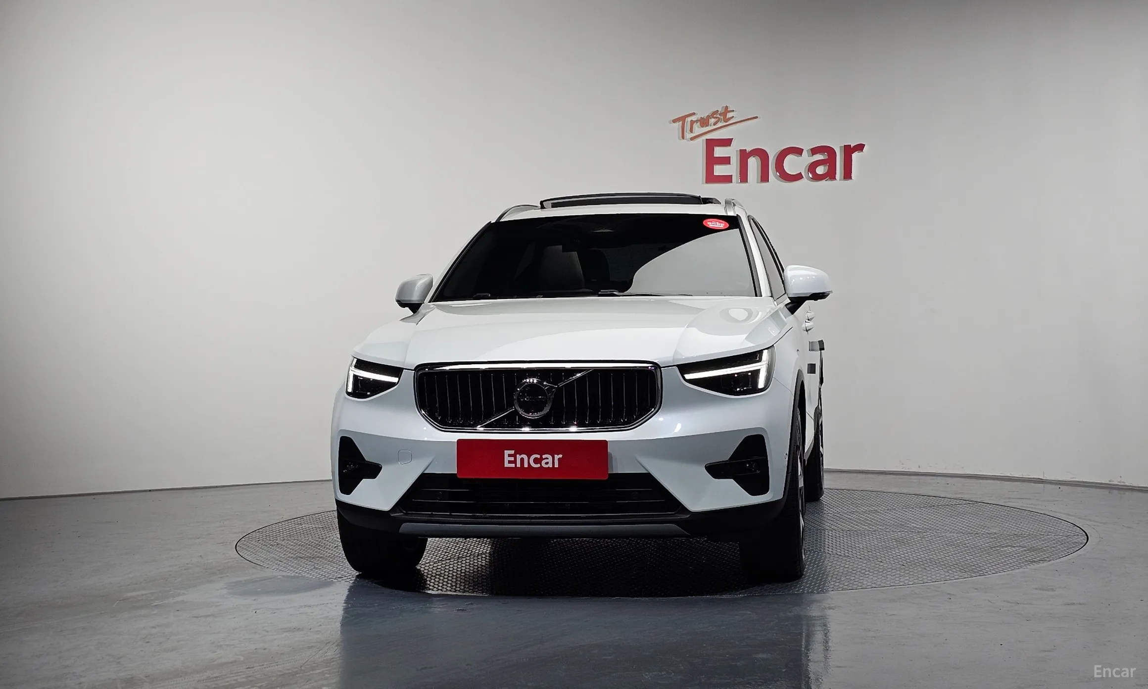 Volvo XC40 превью 3