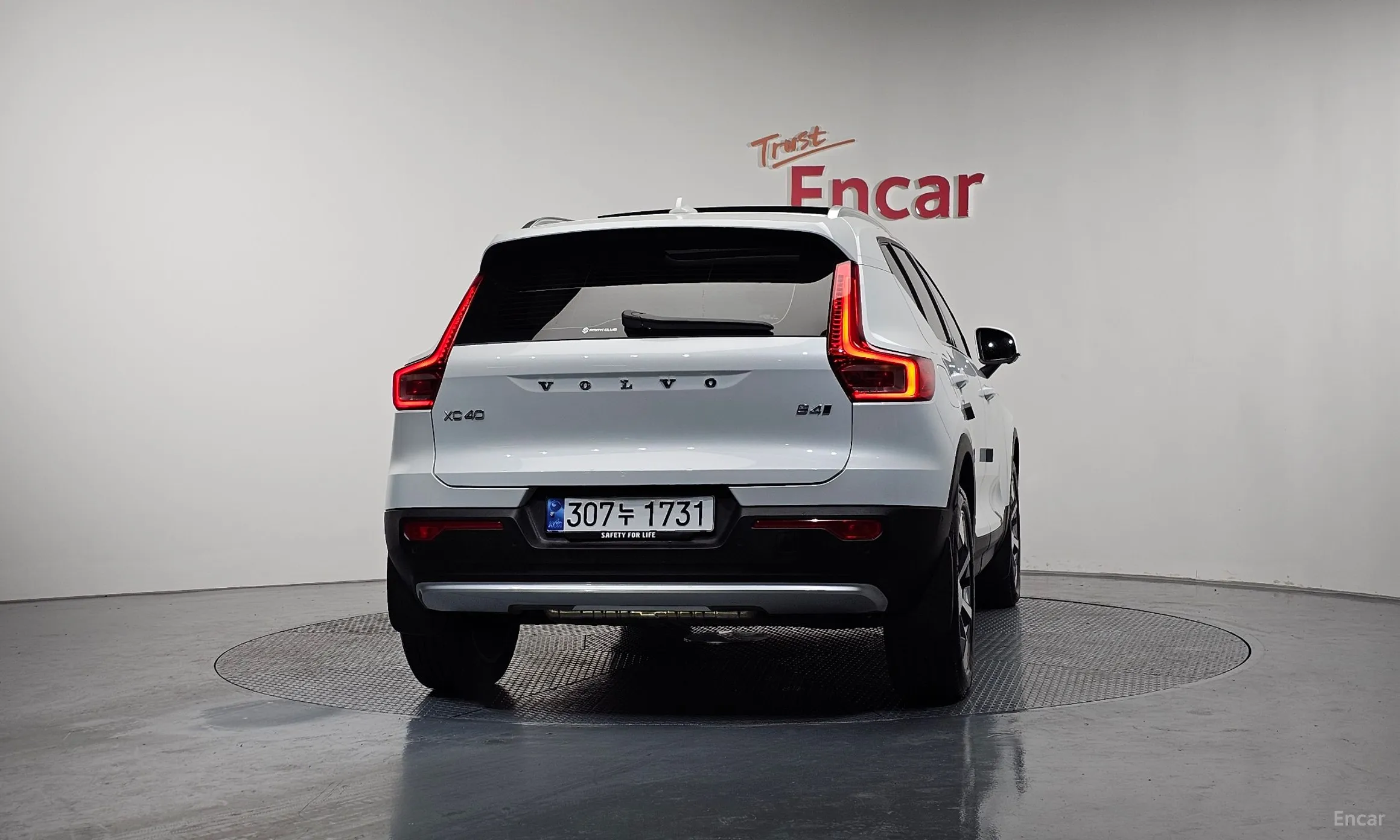 Volvo XC40 превью 4