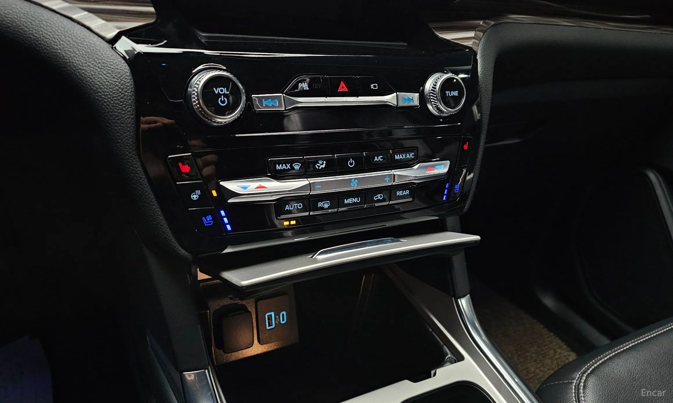 Ford Explorer 6th Generation превью 17