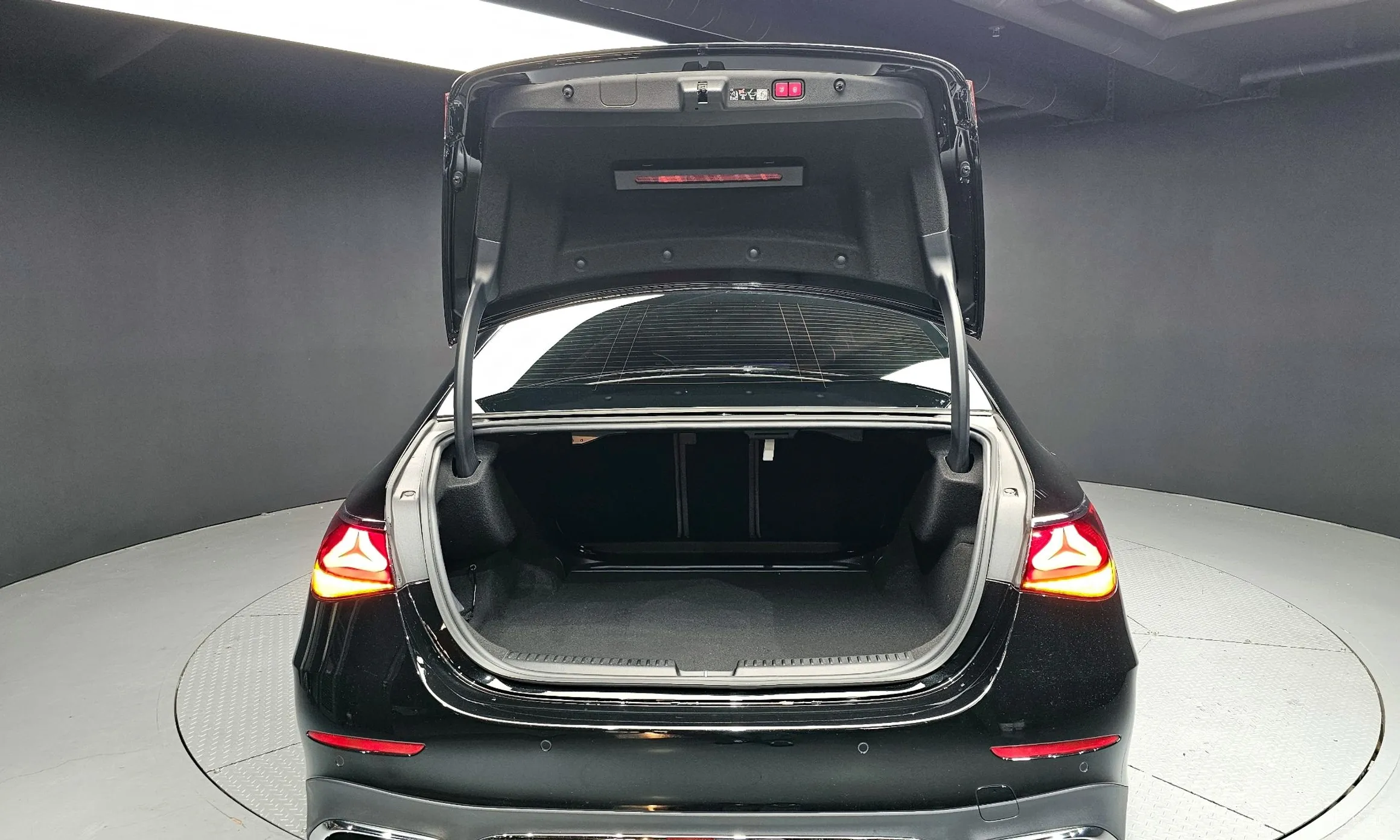 Mercedes Benz E-Class W214 превью 20