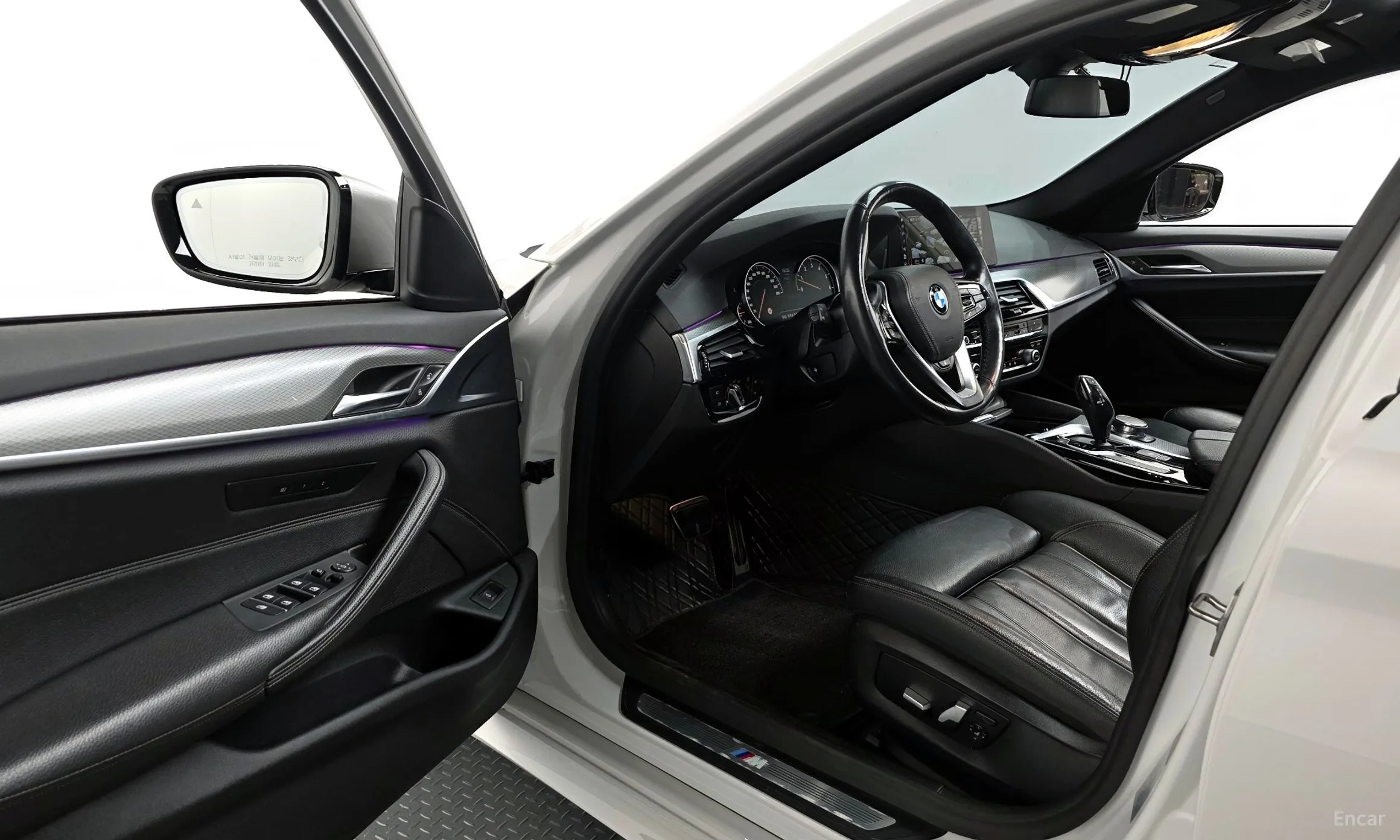 BMW 5 Series (G30) превью 10