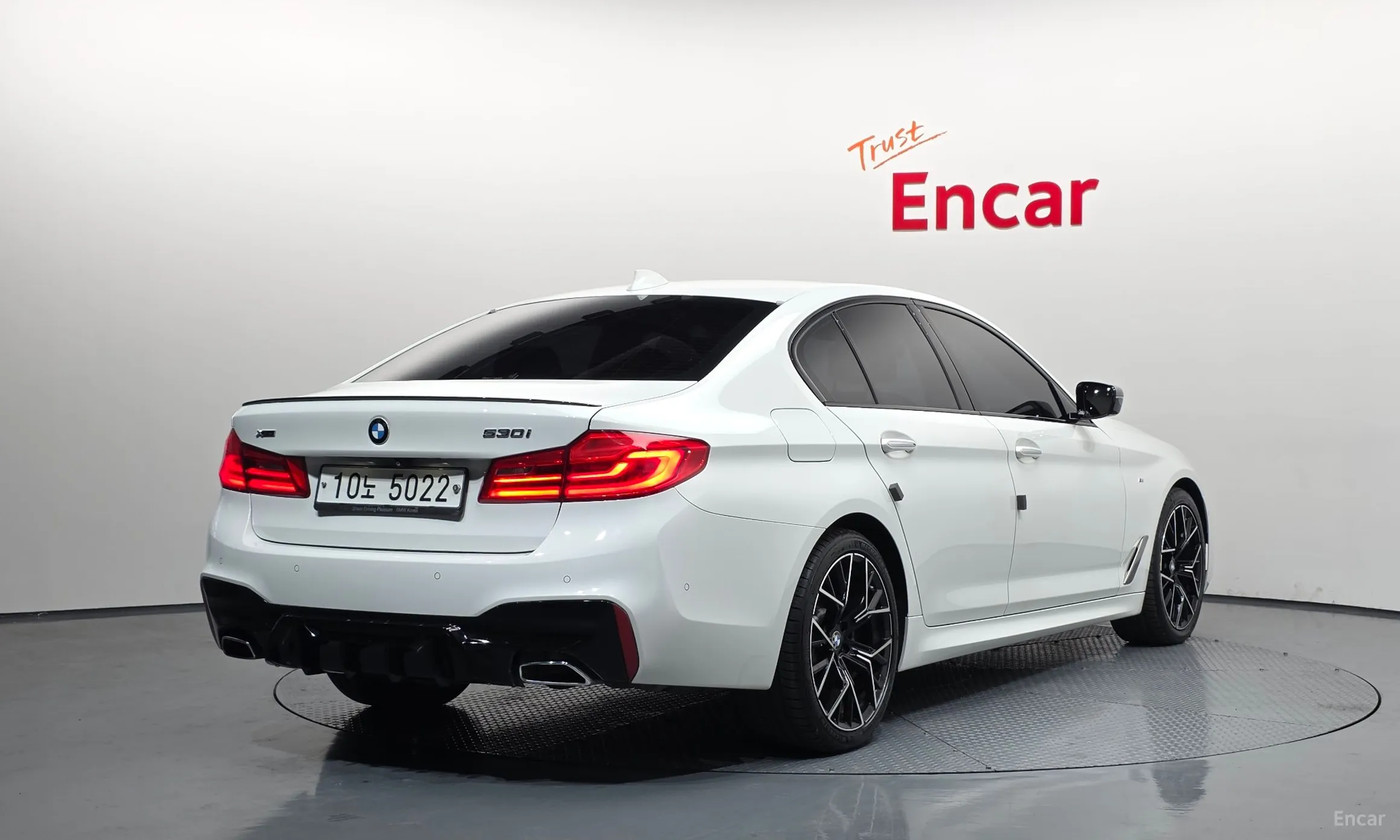 BMW 5 Series (G30) превью 2