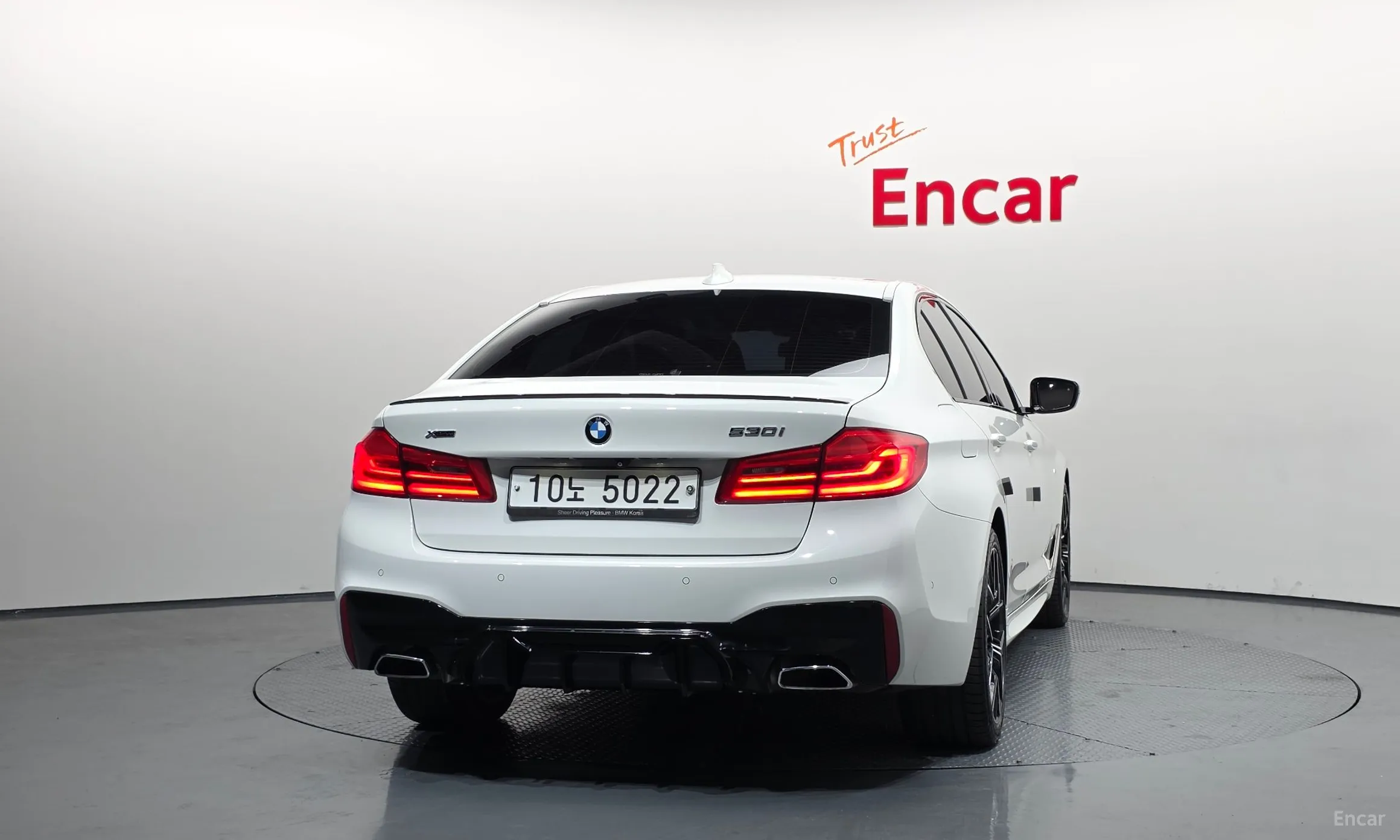 BMW 5 Series (G30) превью 4
