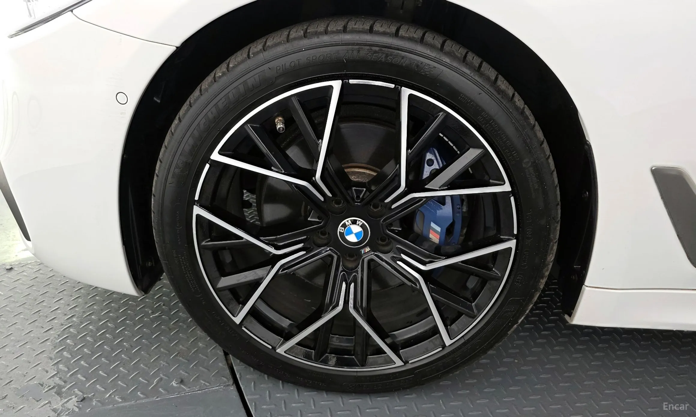 BMW 5 Series (G30) превью 5