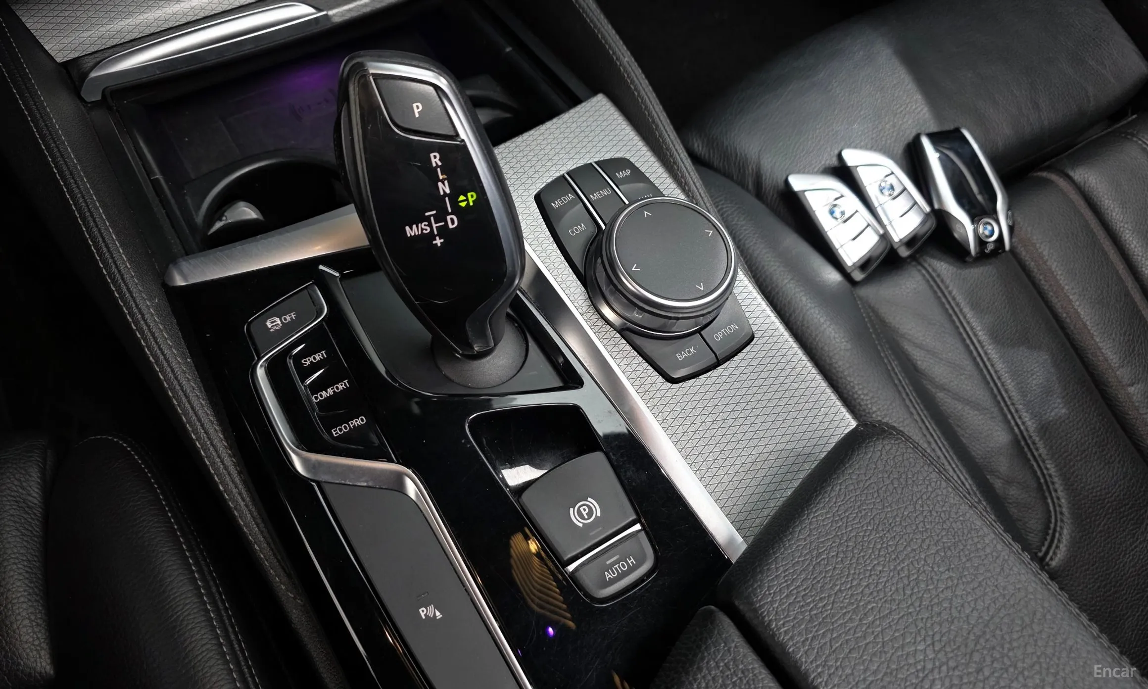 BMW 5 Series (G30) превью 9