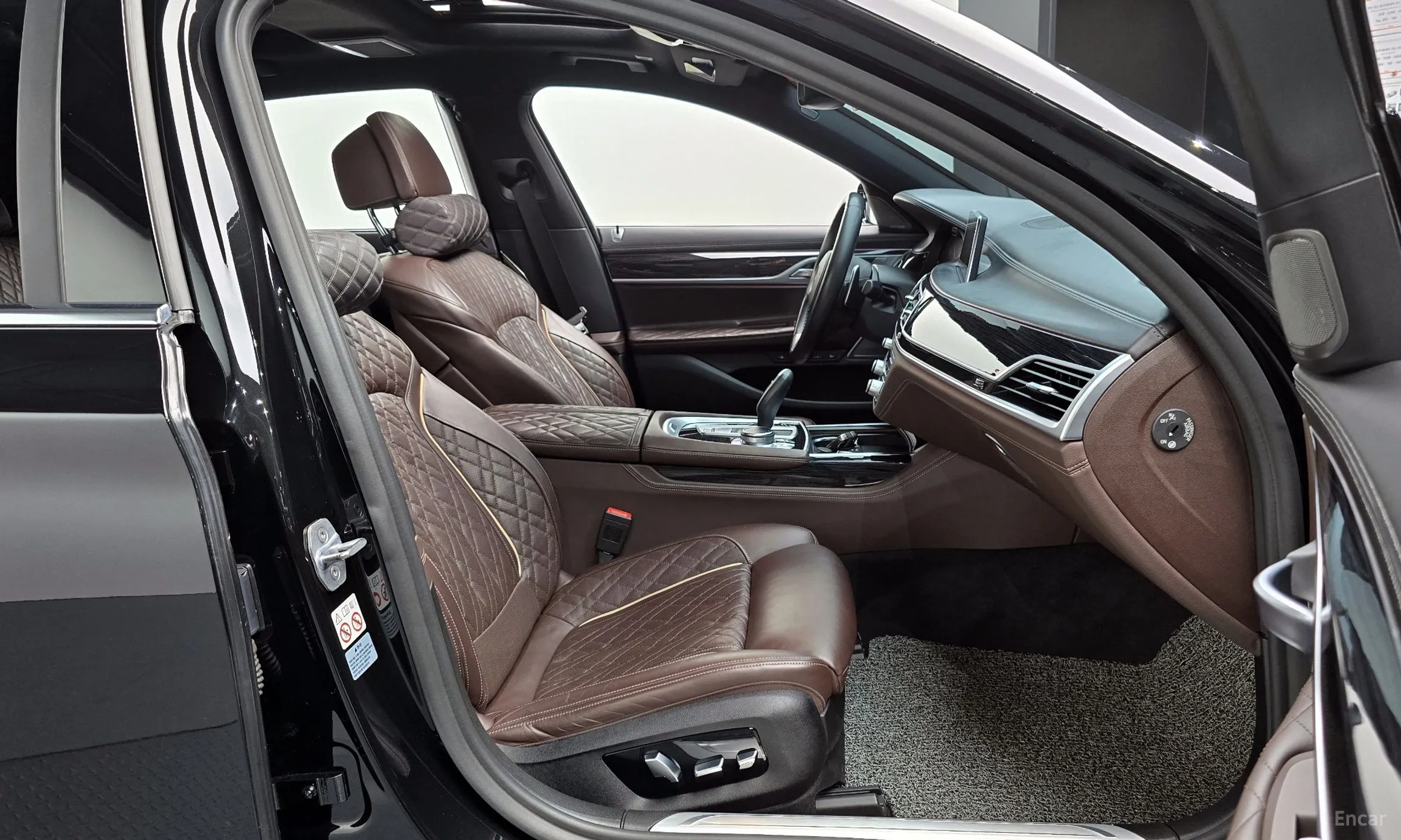 BMW 7 Series (G11) превью 10
