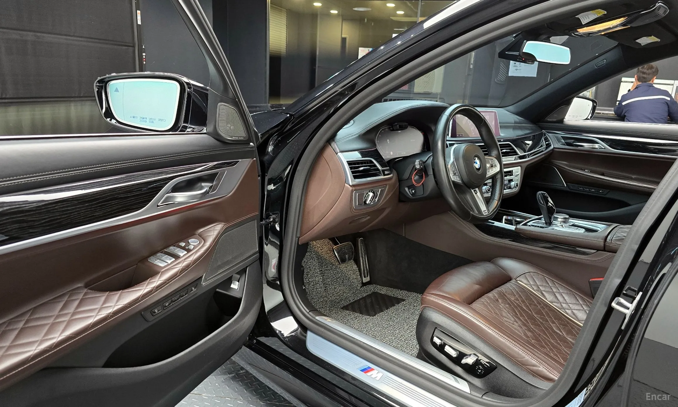 BMW 7 Series (G11) превью 11