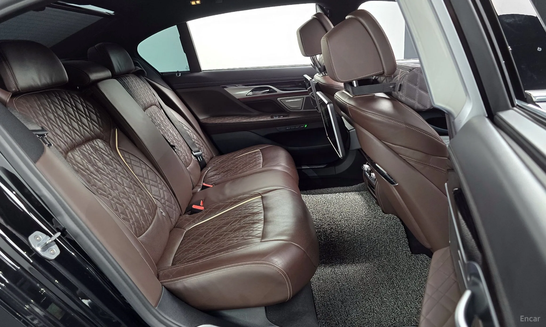 BMW 7 Series (G11) превью 12