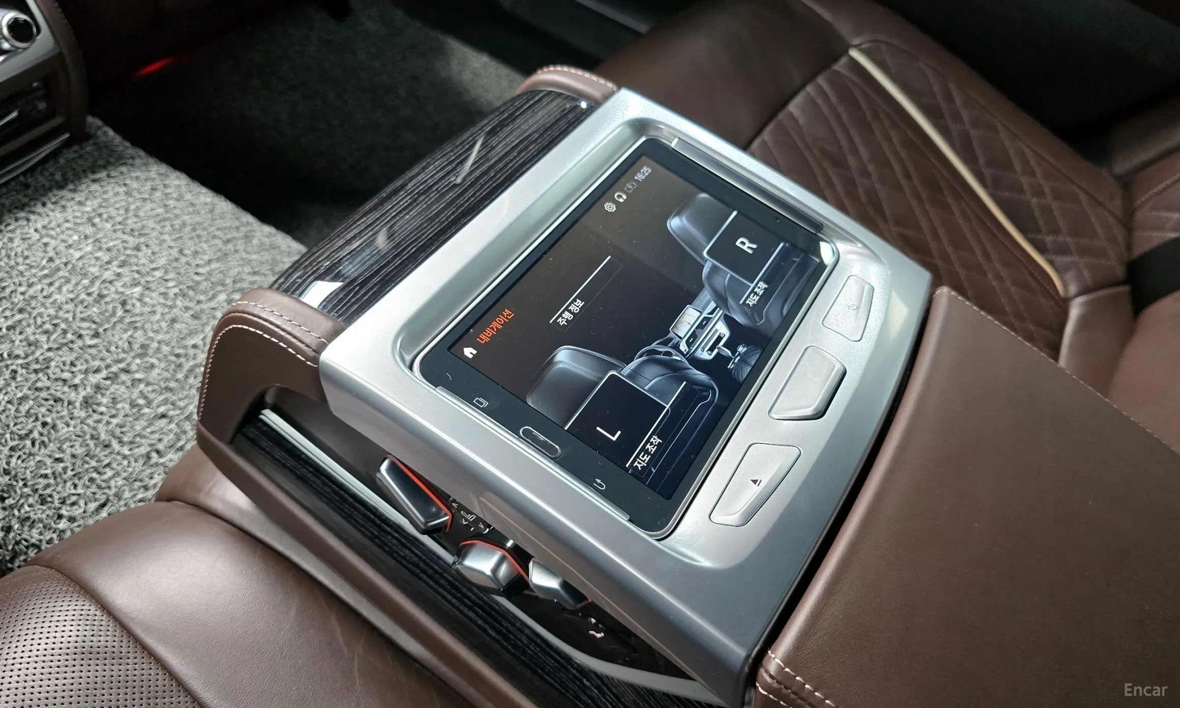 BMW 7 Series (G11) превью 16