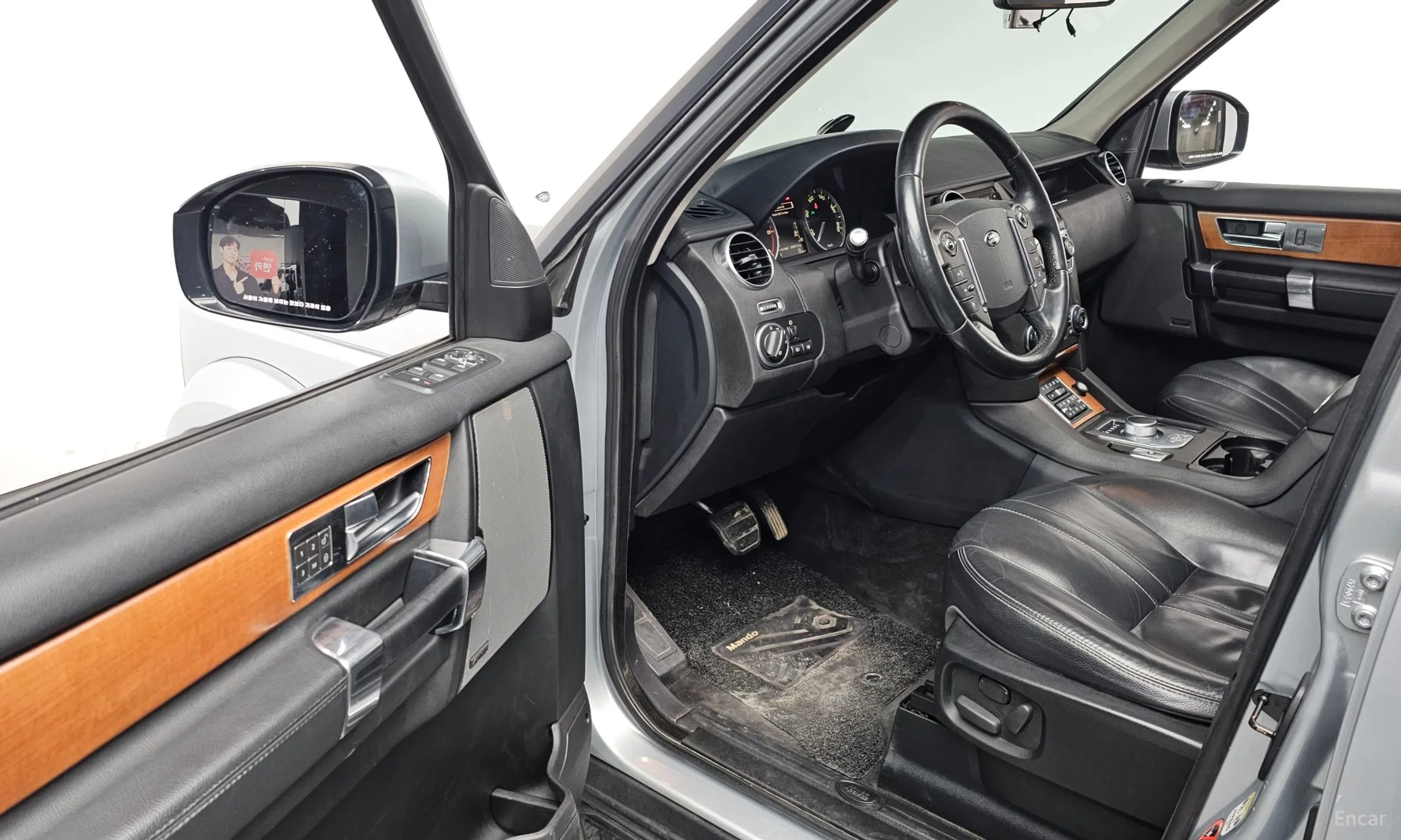 Land Rover Discovery 4 превью 11
