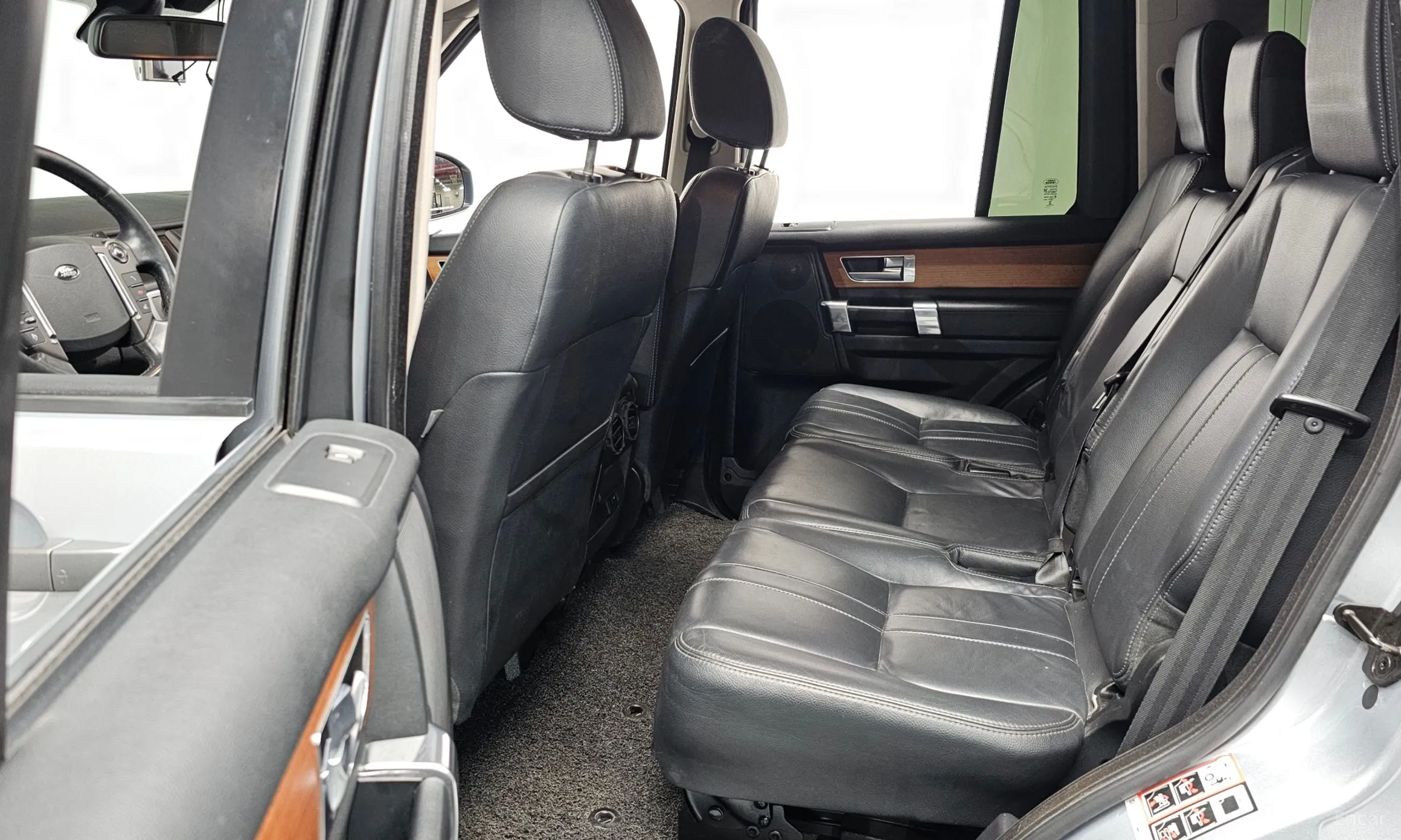 Land Rover Discovery 4 превью 12
