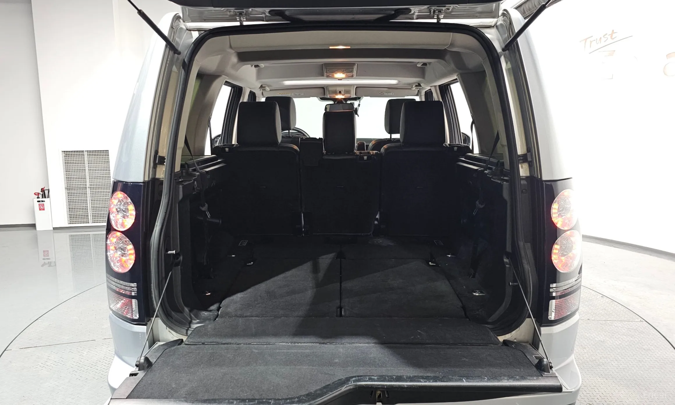 Land Rover Discovery 4 превью 20