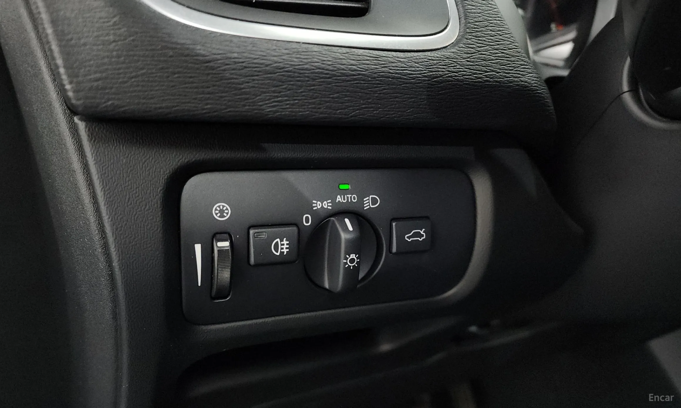 Volvo V40 превью 14