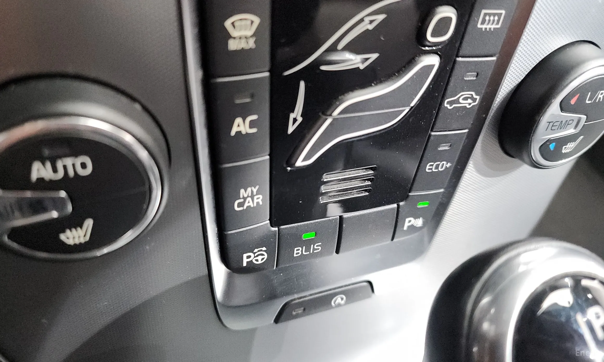 Volvo V40 превью 17