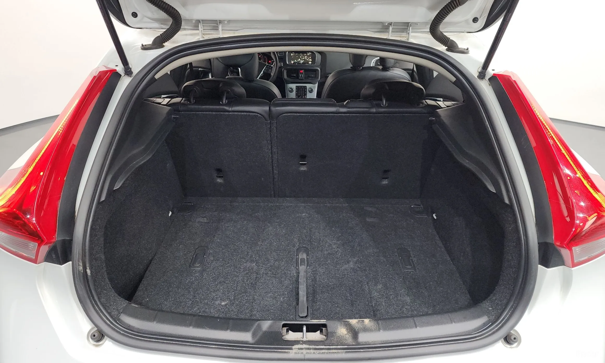 Volvo V40 превью 20