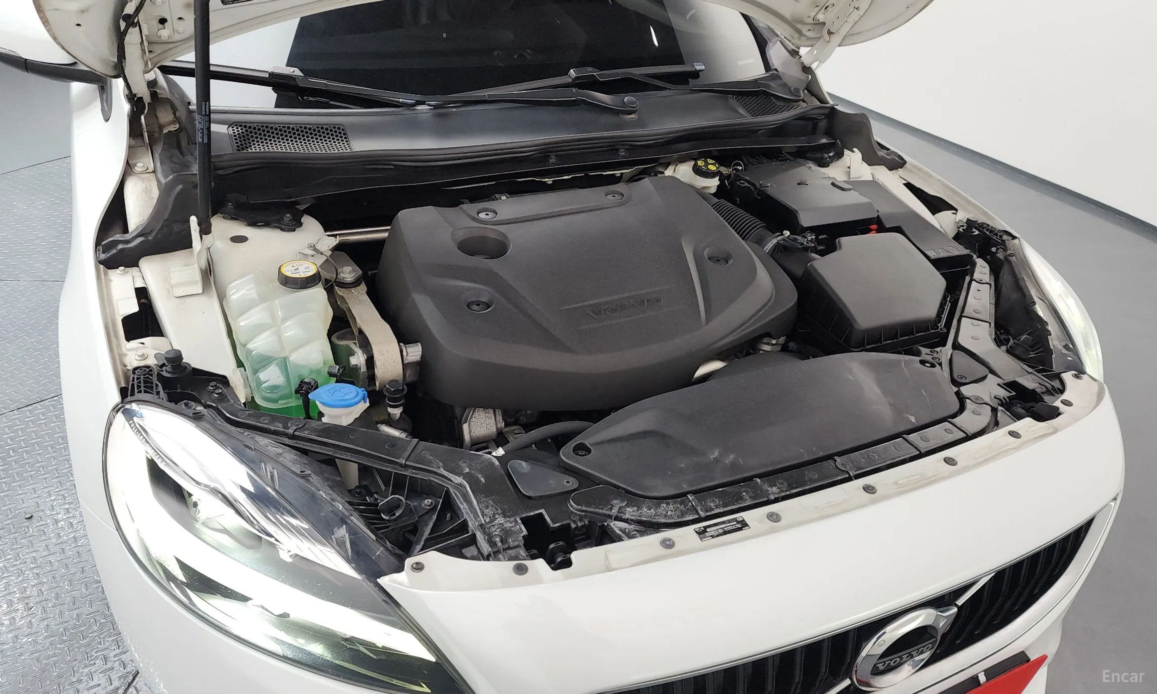 Volvo V40 превью 6