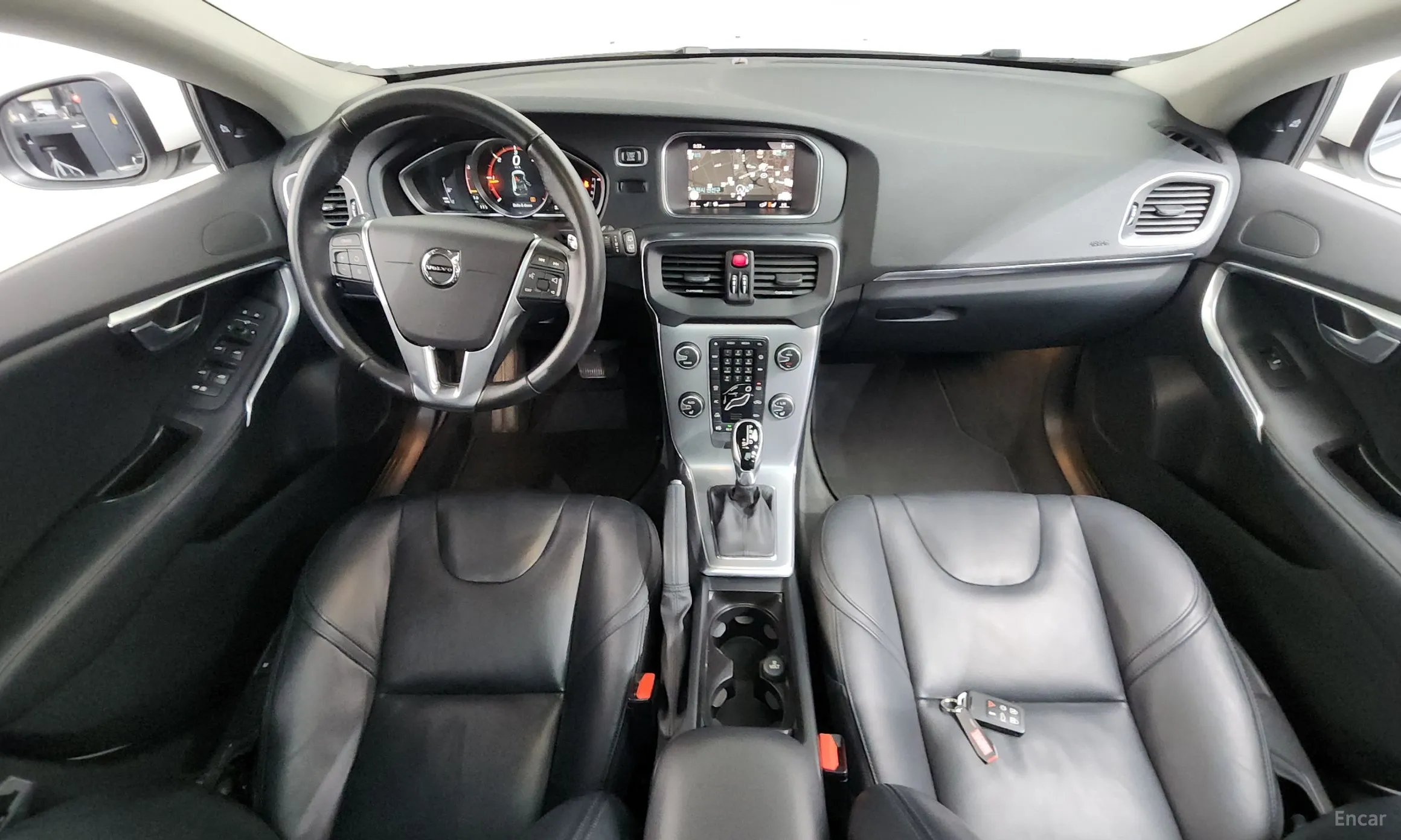 Volvo V40 превью 7