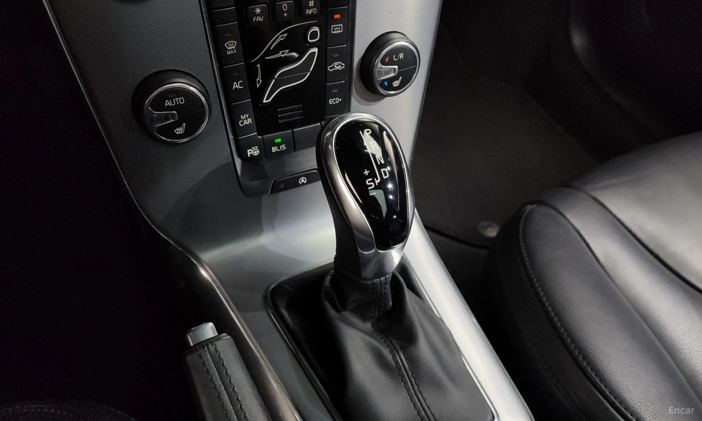 Volvo V40 превью 9