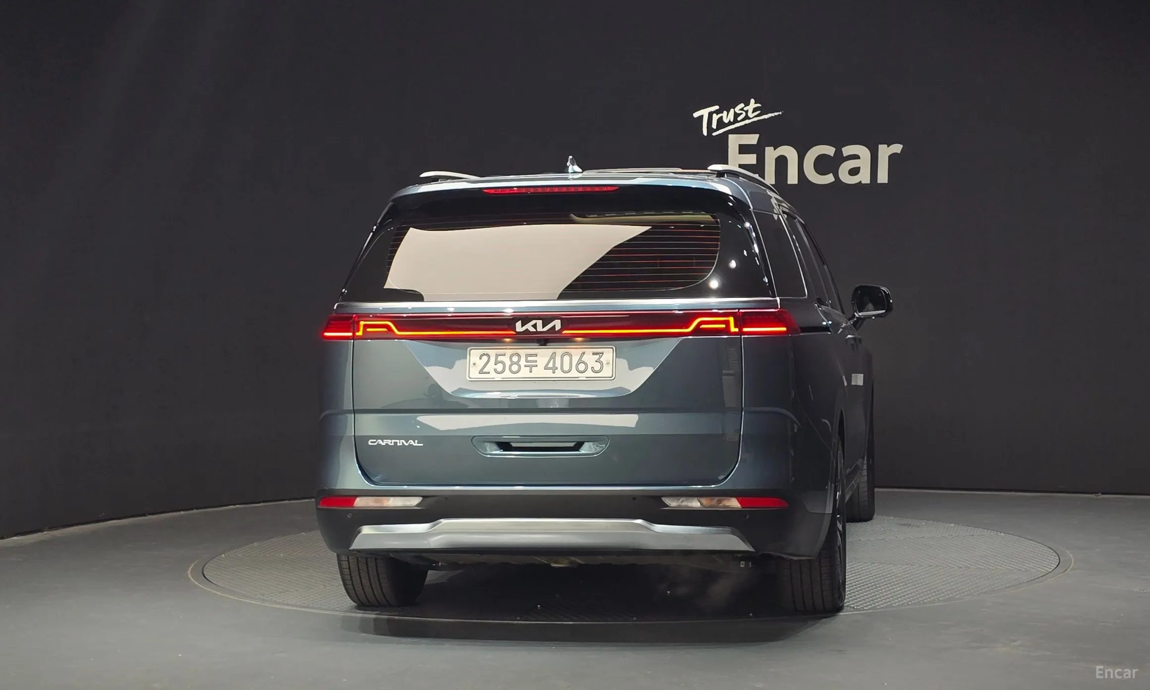 Kia Carnival Gen 4 превью 4
