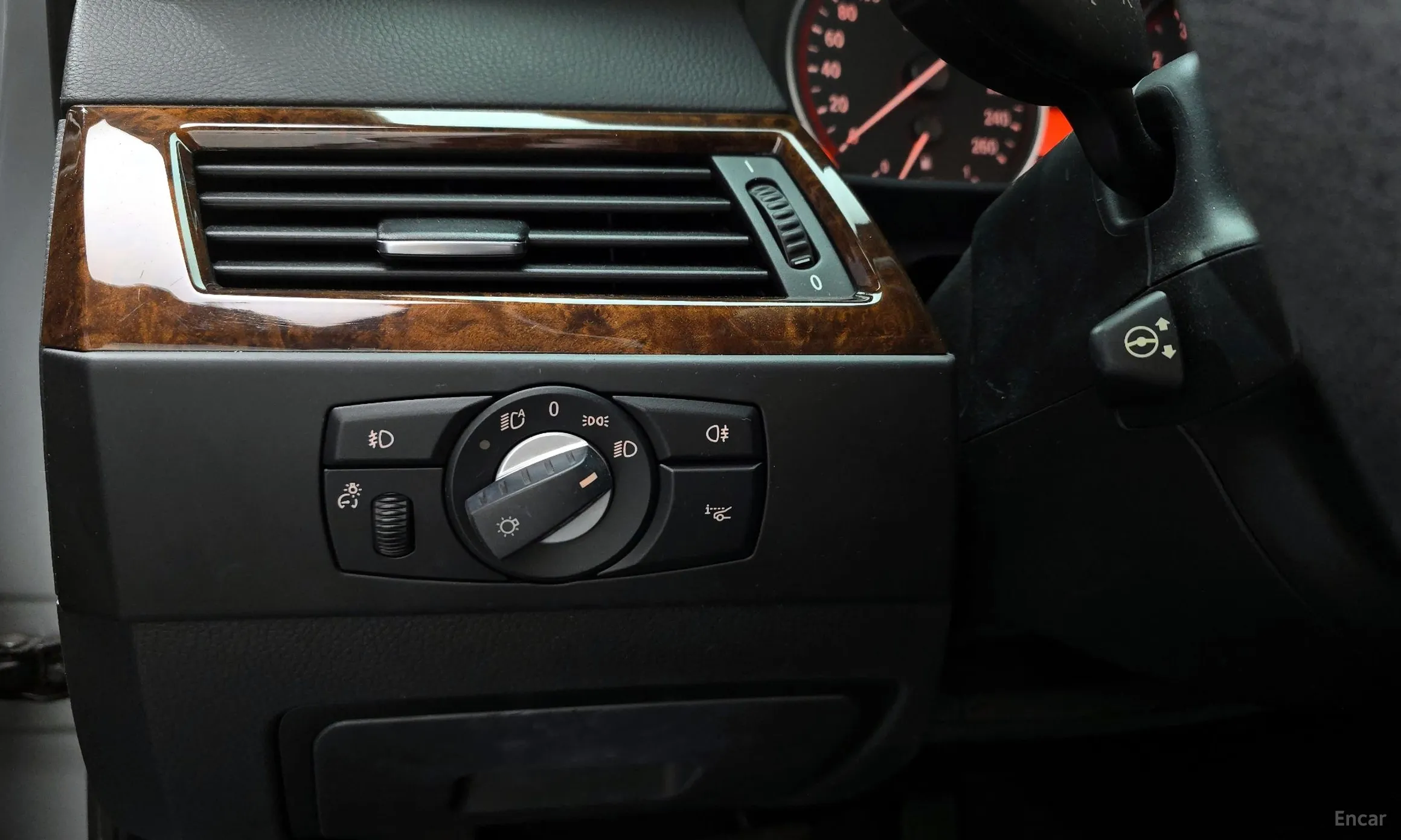 BMW 5 Series (E60) превью 16